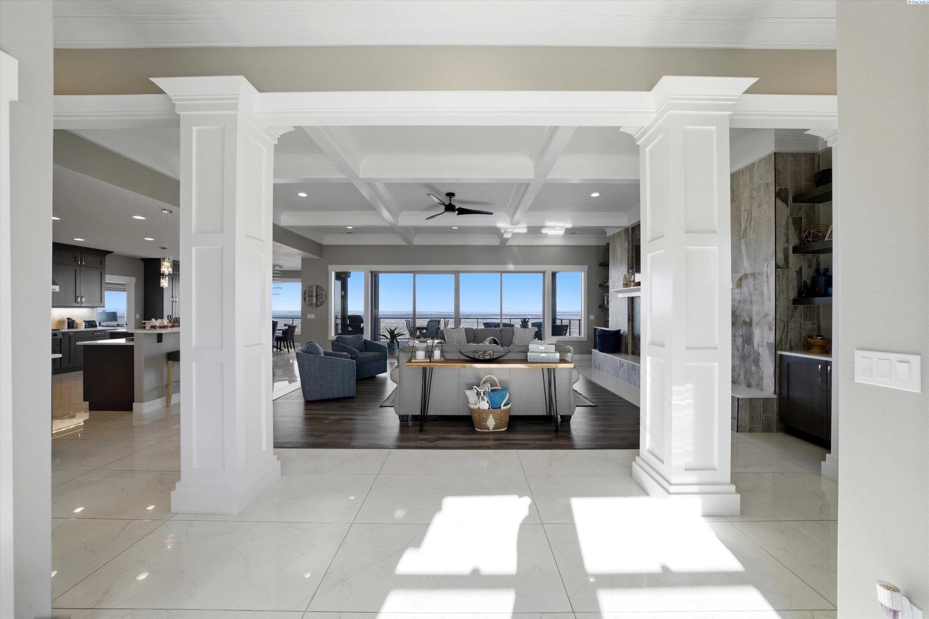 2508 Falconcrest Loop