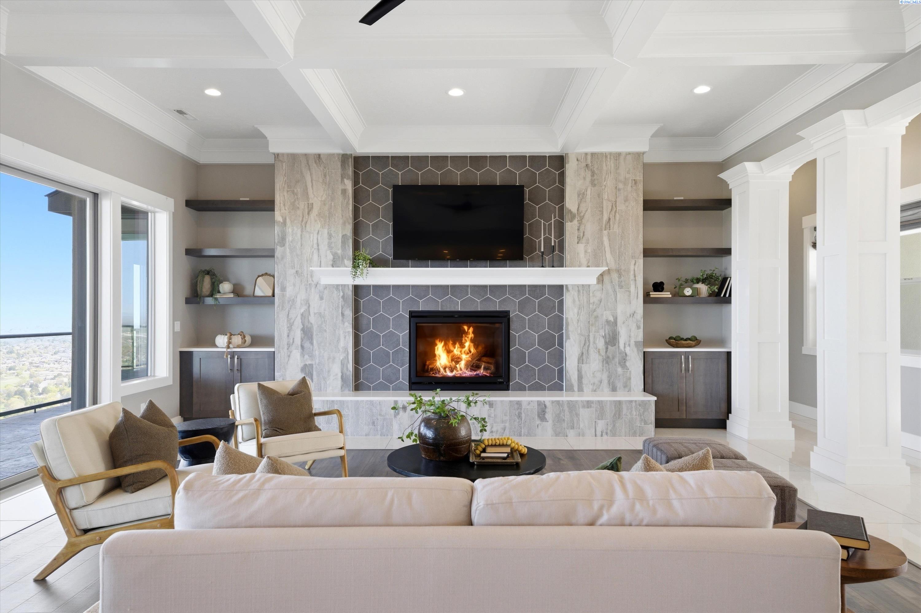 2508 Falconcrest Loop