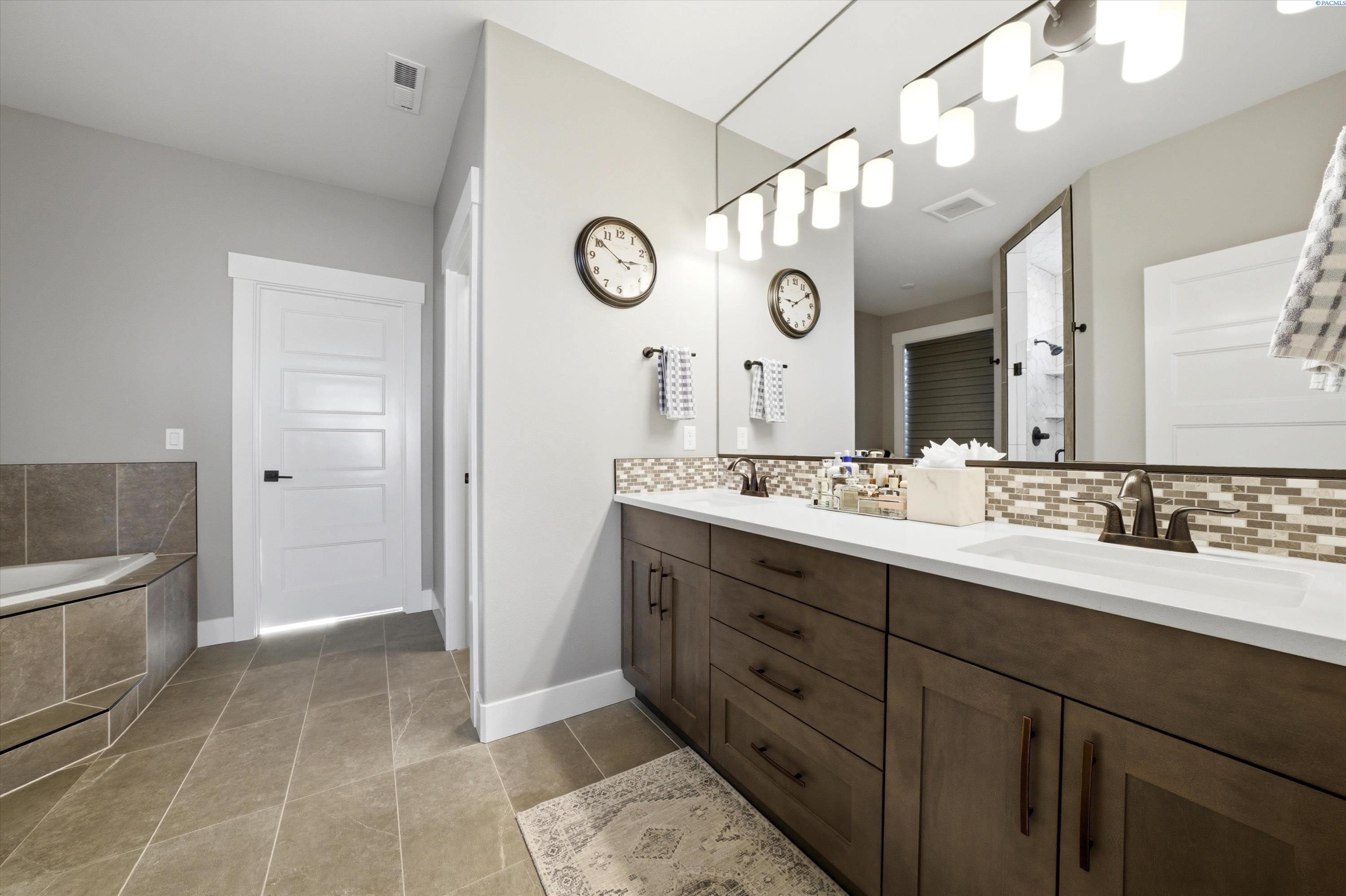 2508 Falconcrest Loop