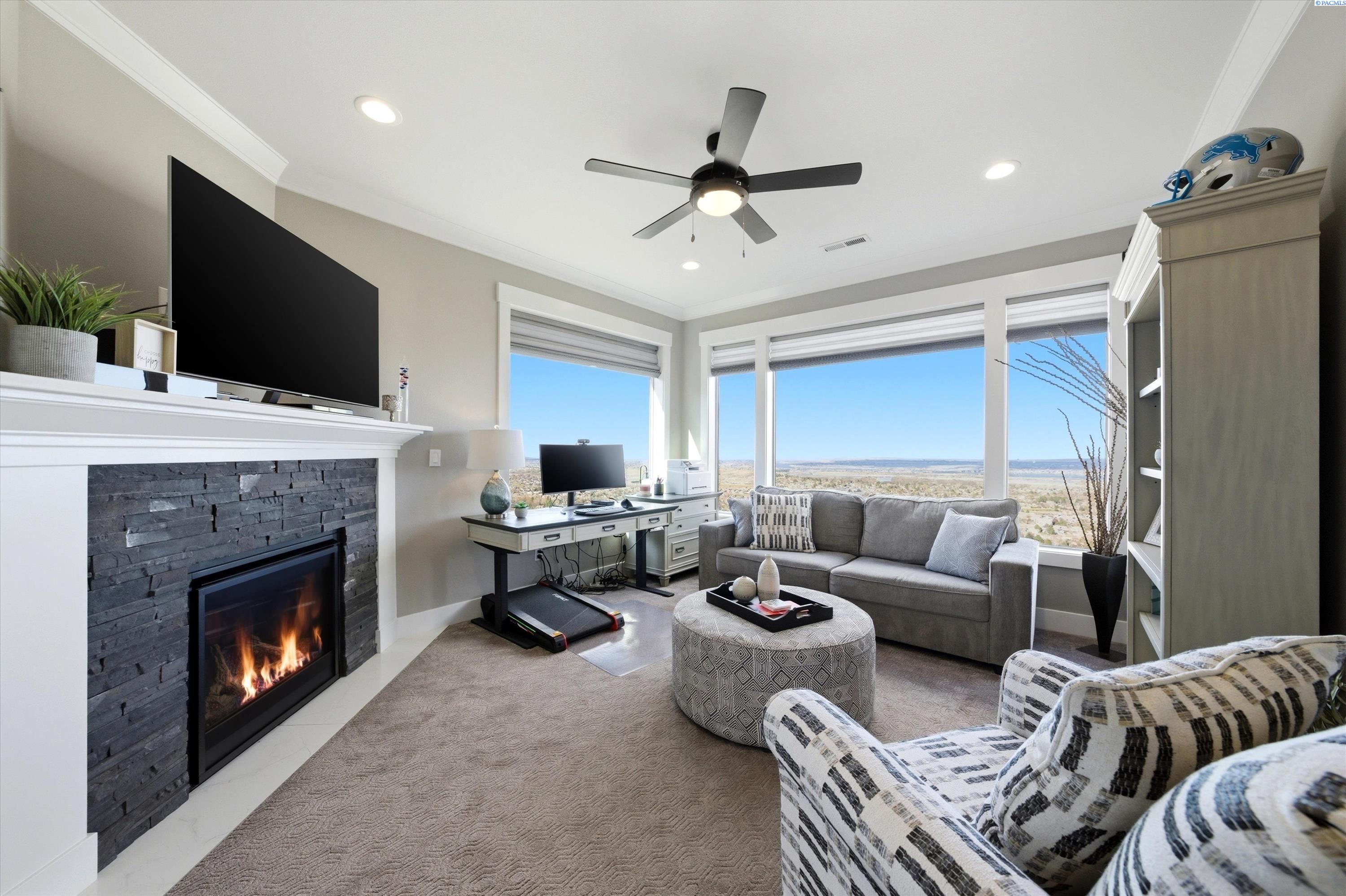 2508 Falconcrest Loop