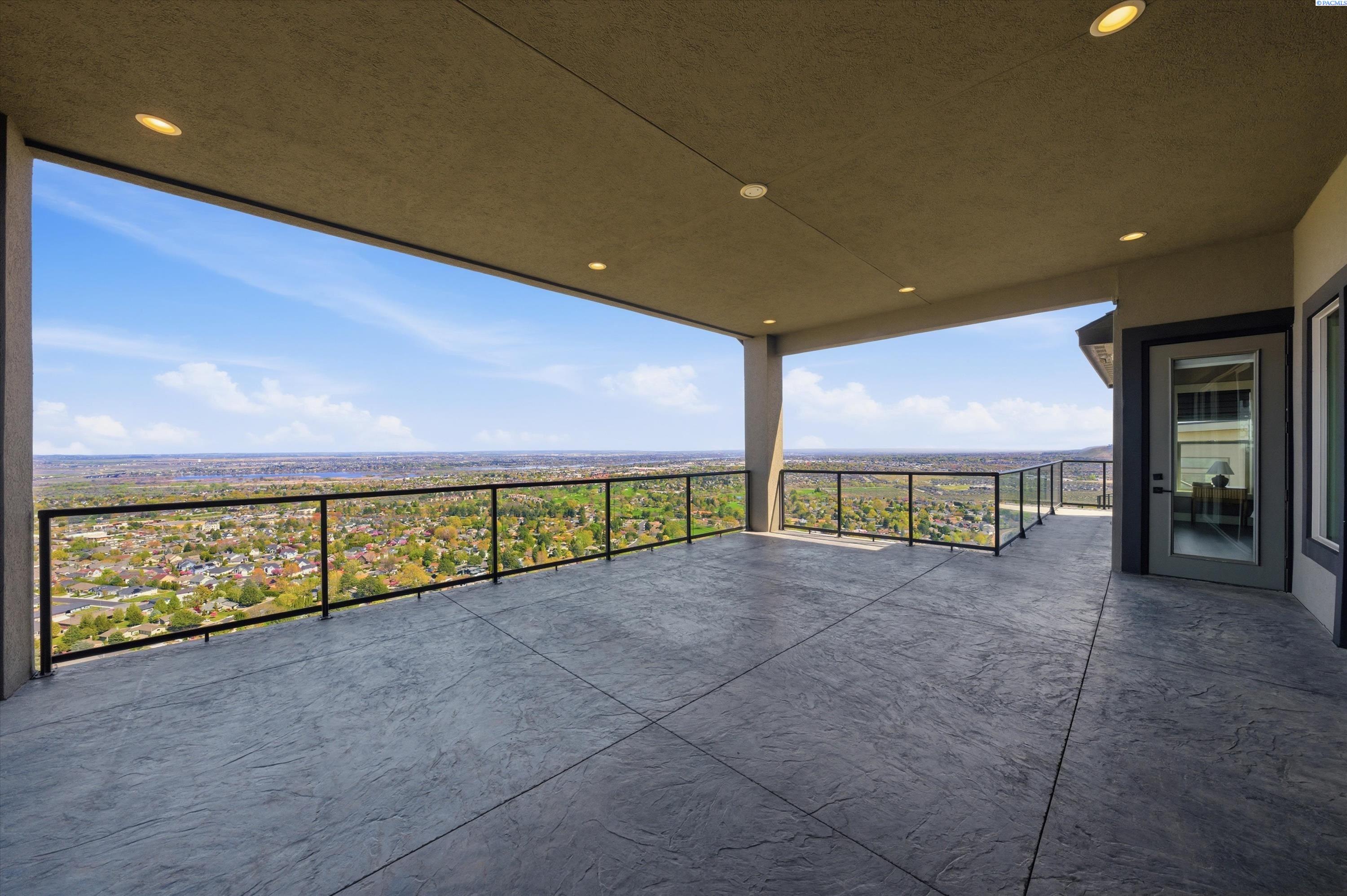 2508 Falconcrest Loop