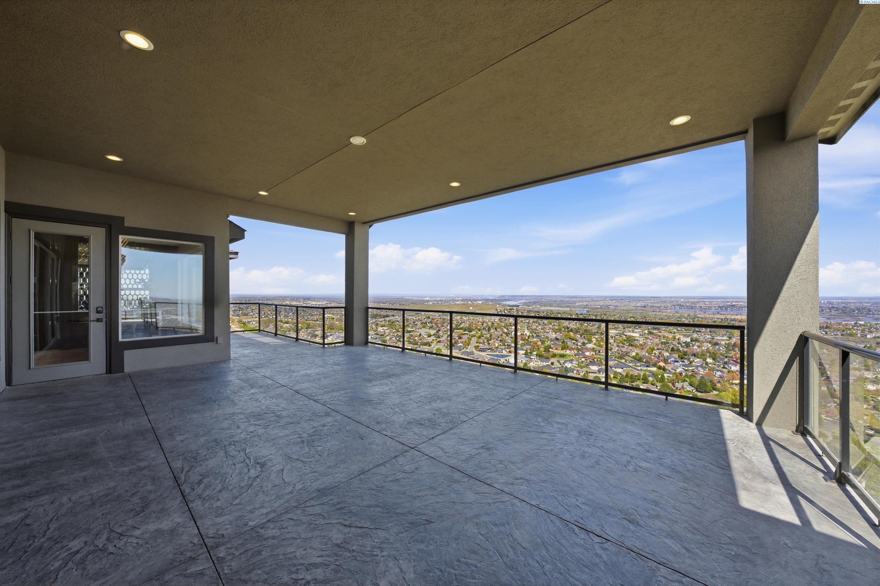 2508 Falconcrest Loop