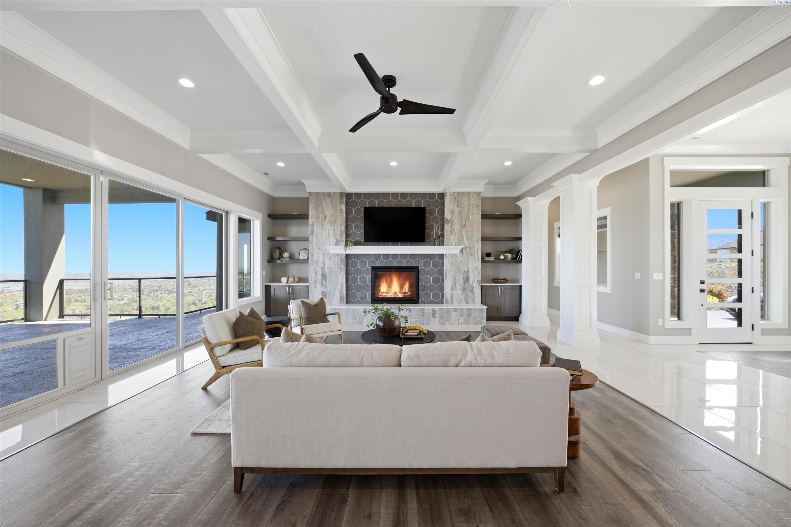 2508 Falconcrest Loop