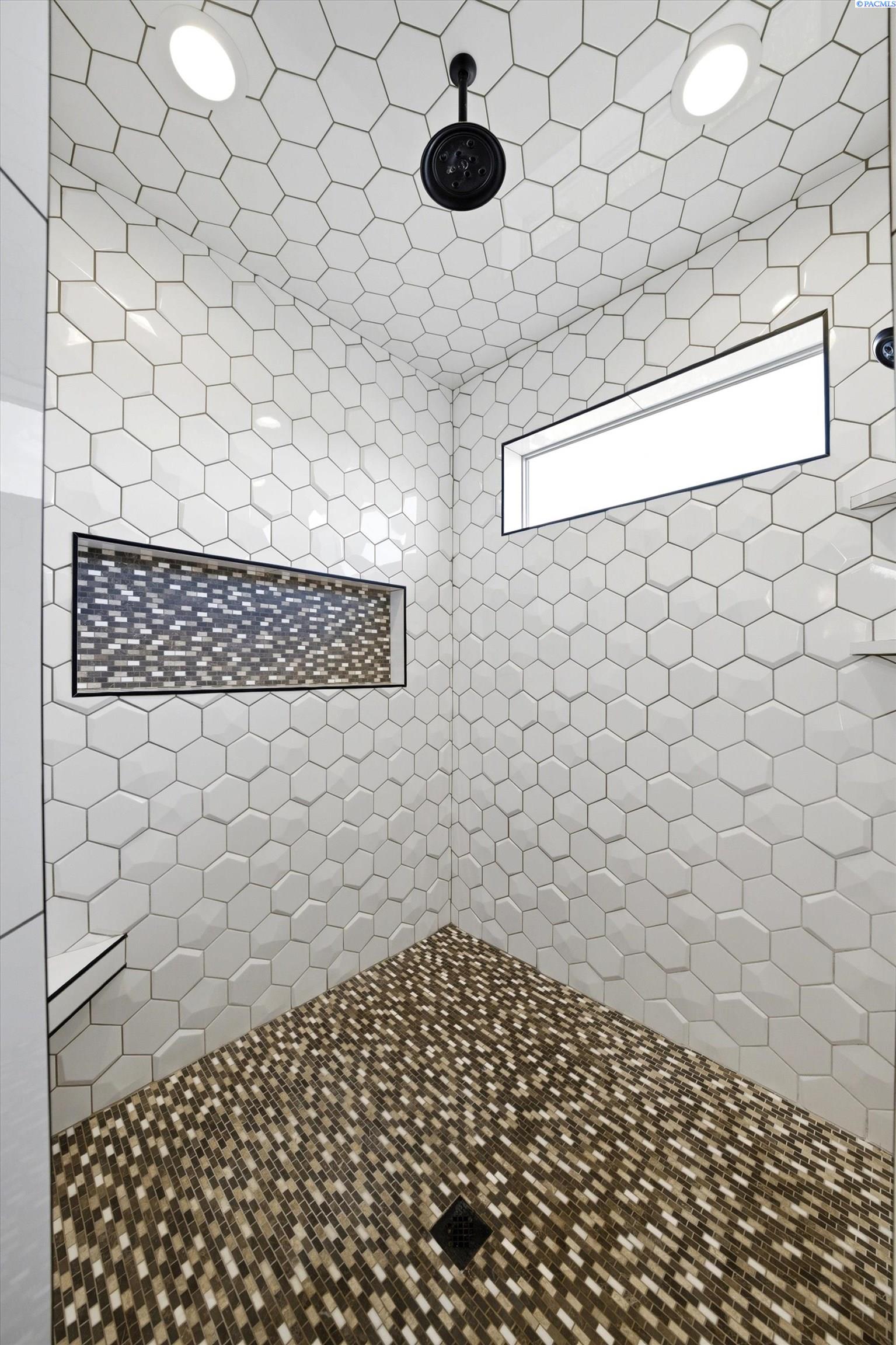 2508 Falconcrest Loop