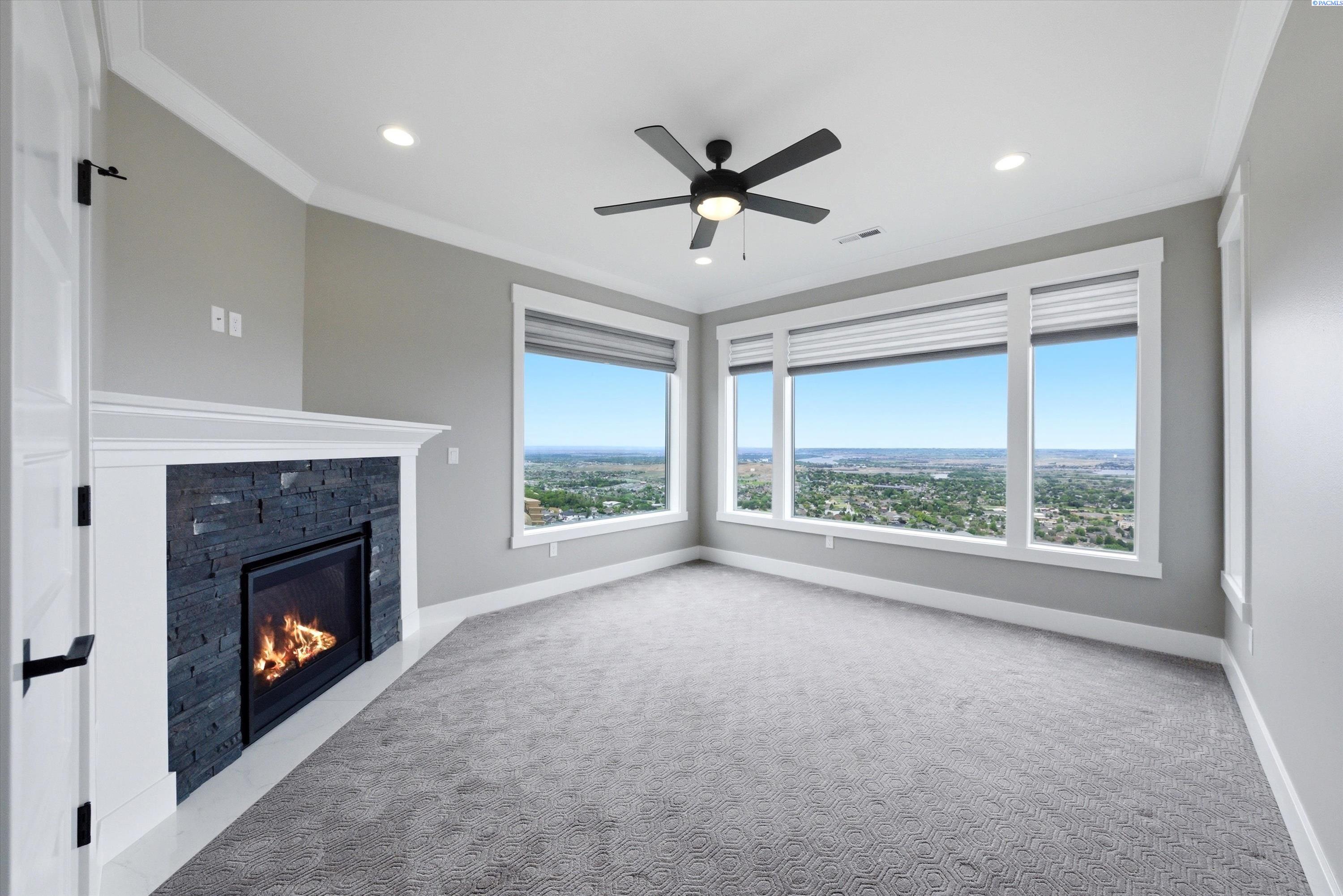 2508 Falconcrest Loop