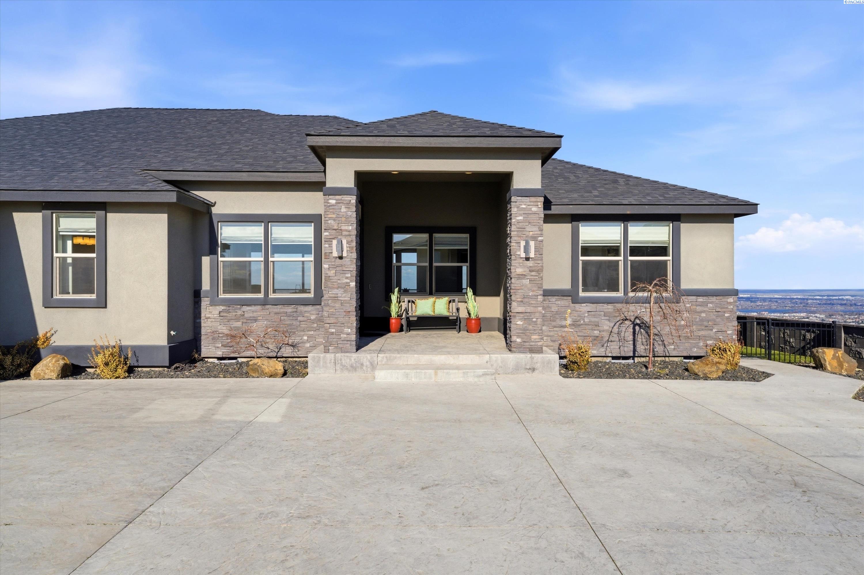 2508 Falconcrest Loop
