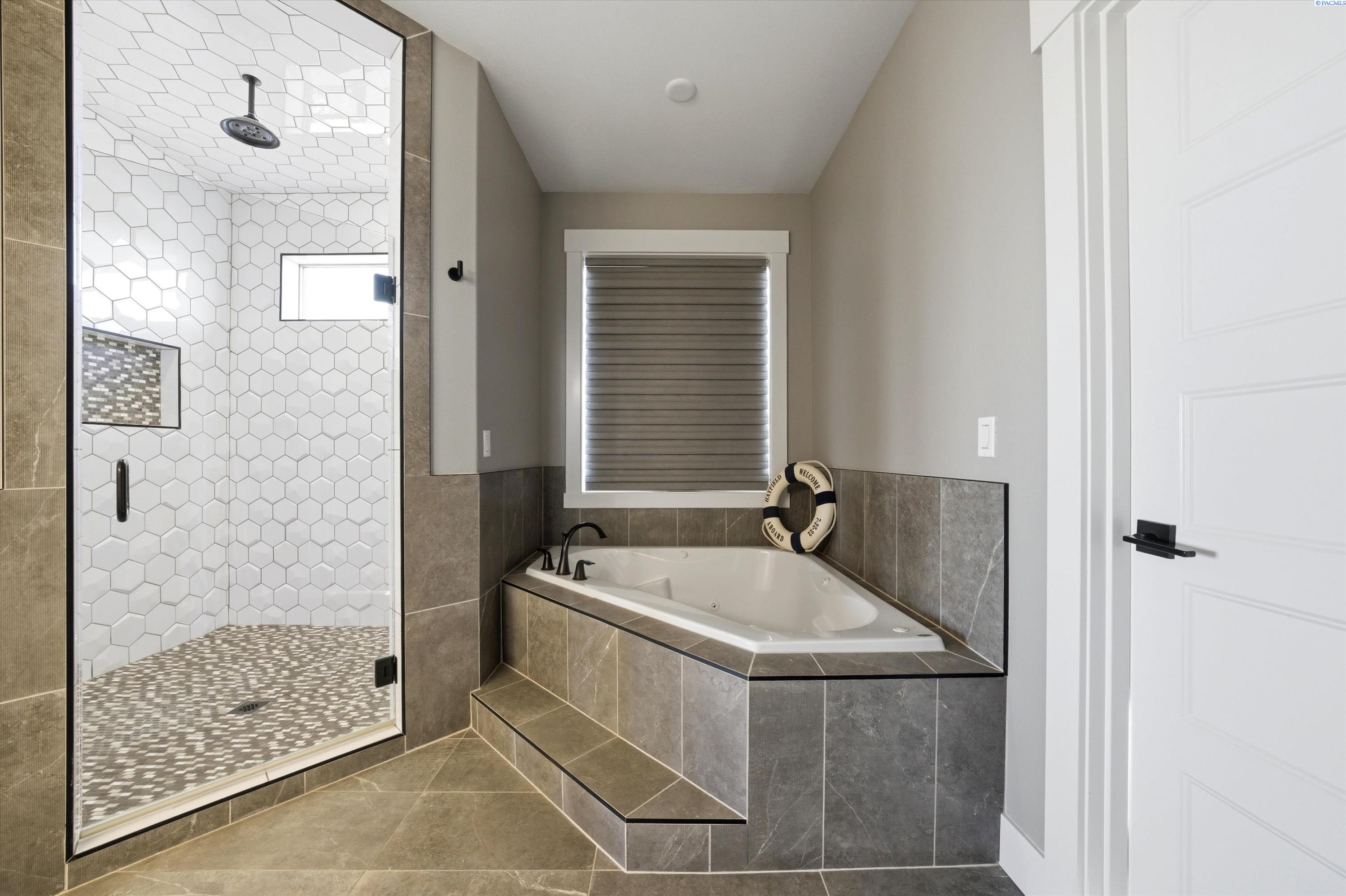 2508 Falconcrest Loop