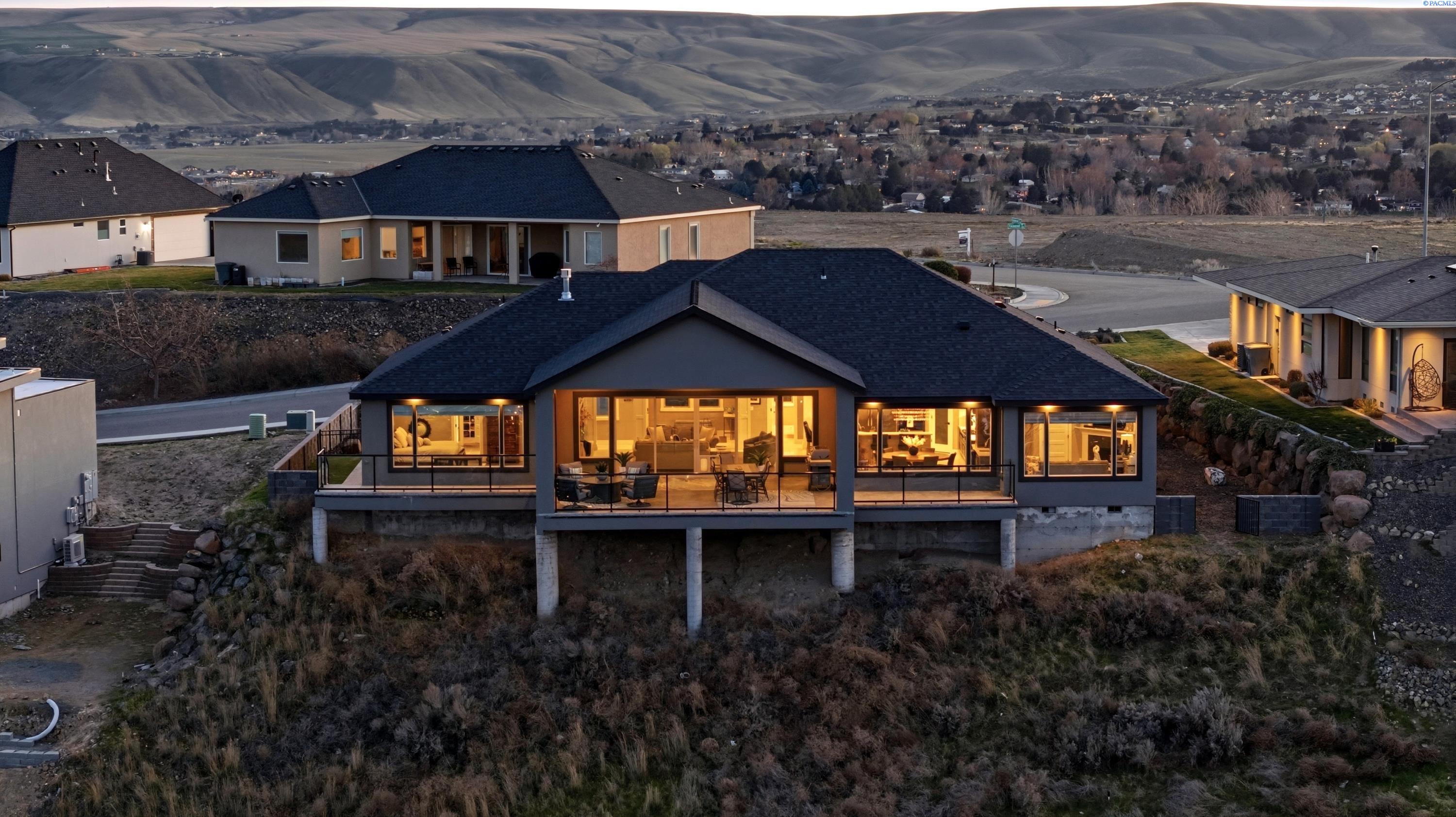 2508 Falconcrest Loop