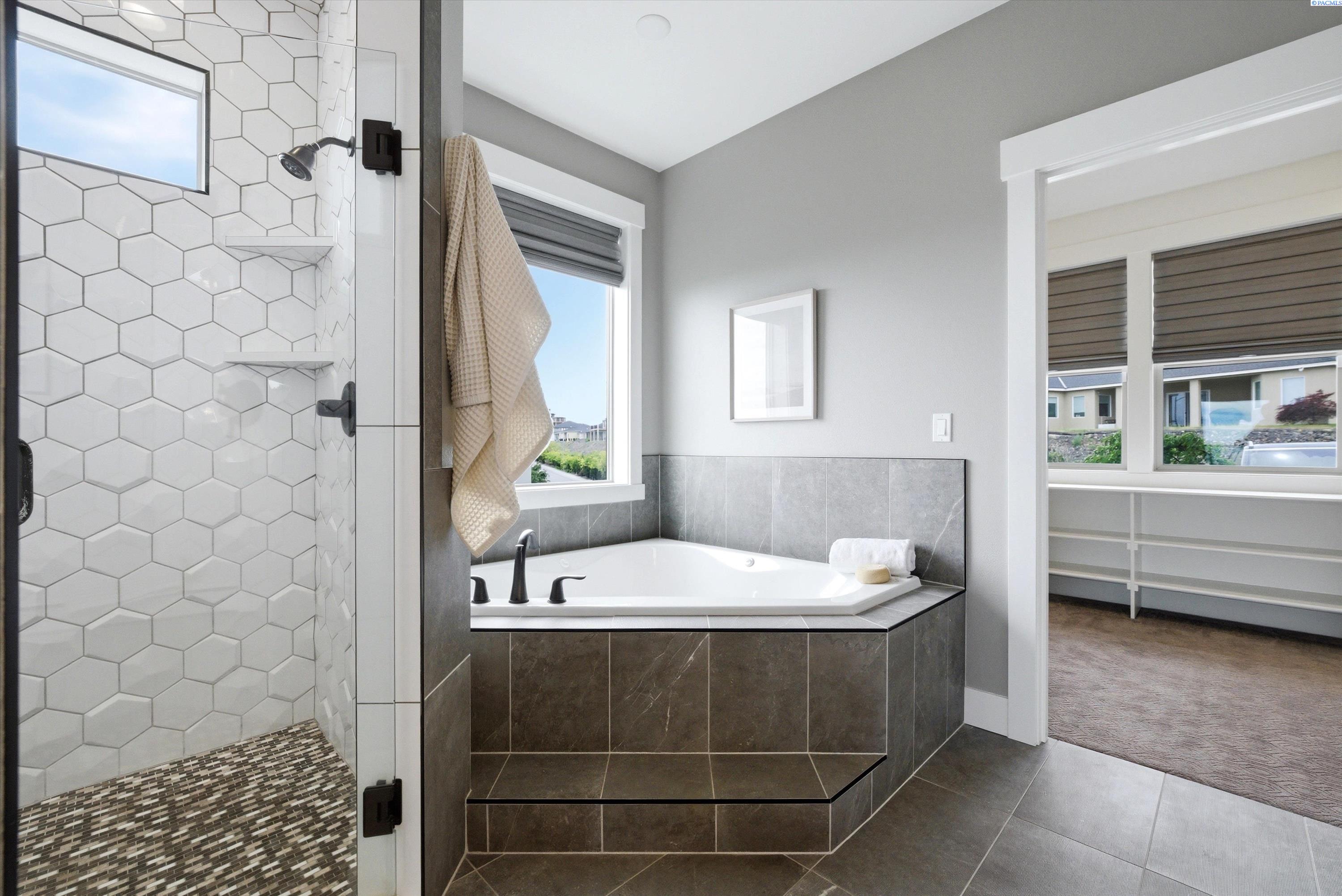 2508 Falconcrest Loop