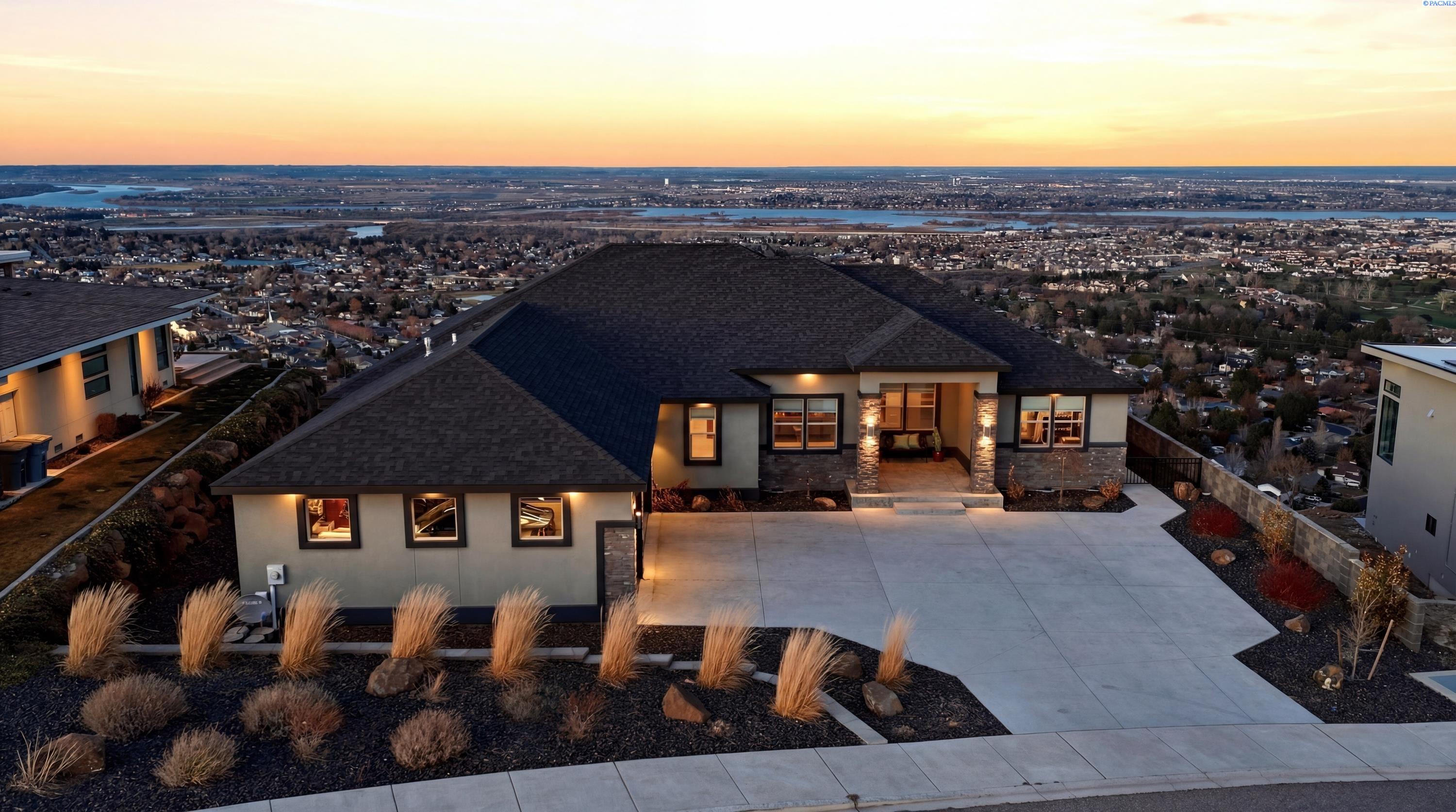 2508 Falconcrest Loop