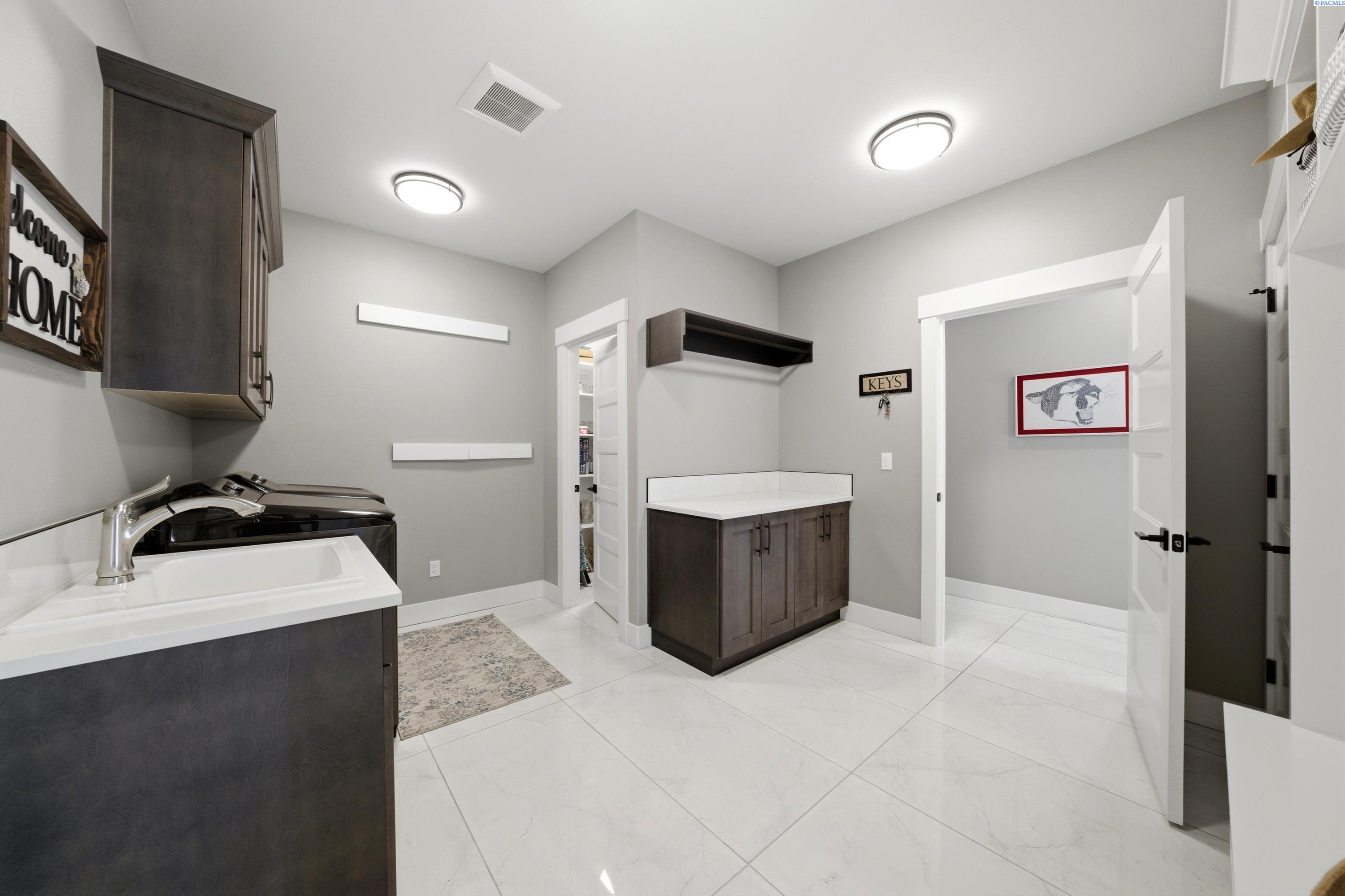 2508 Falconcrest Loop