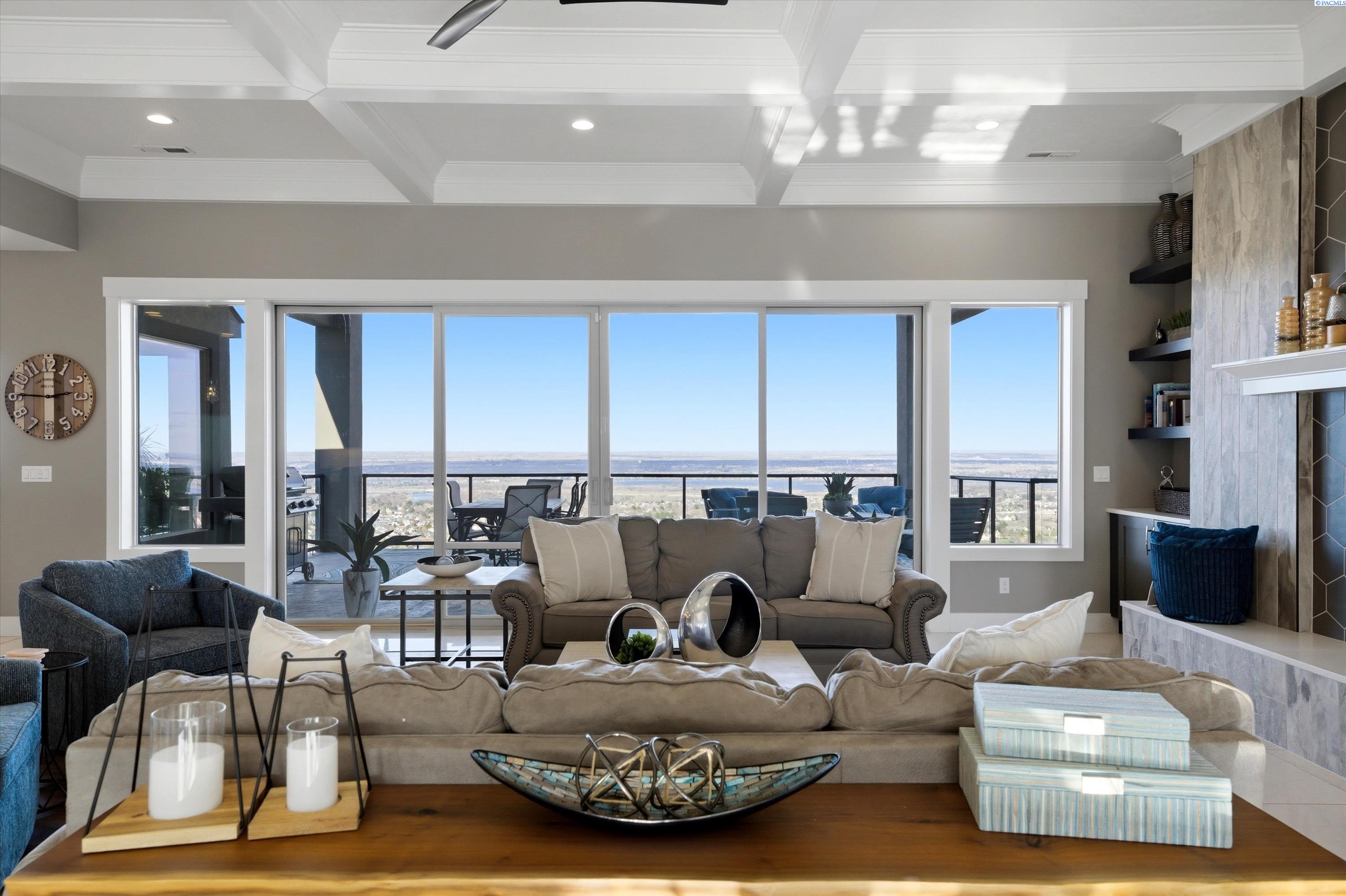 2508 Falconcrest Loop