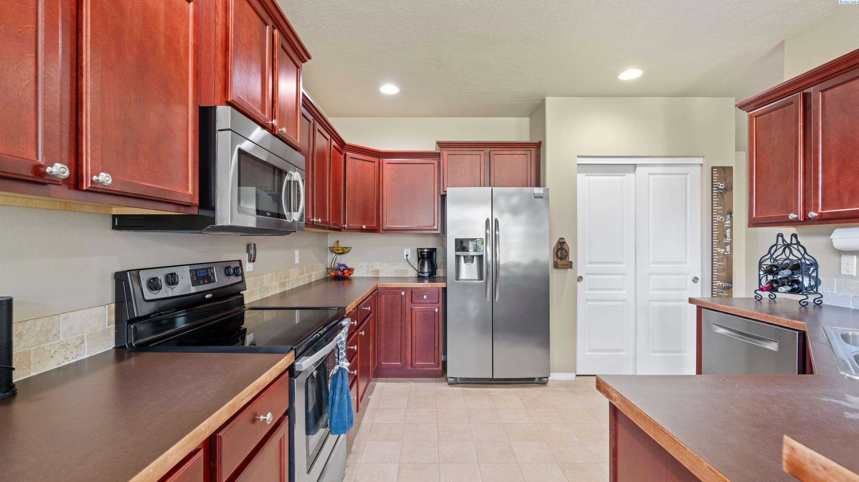 2010 S Kellogg Place