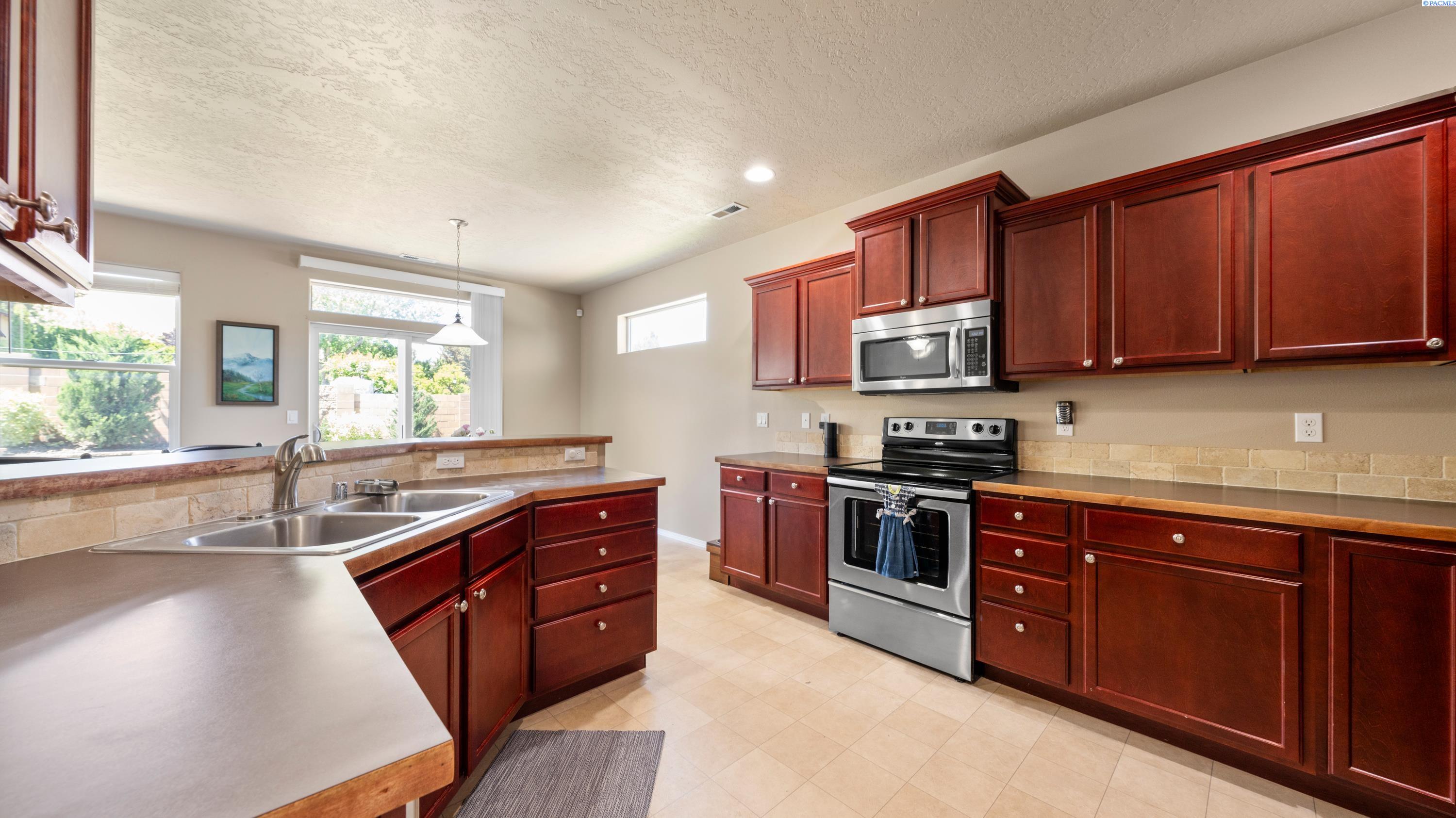 2010 S Kellogg Place