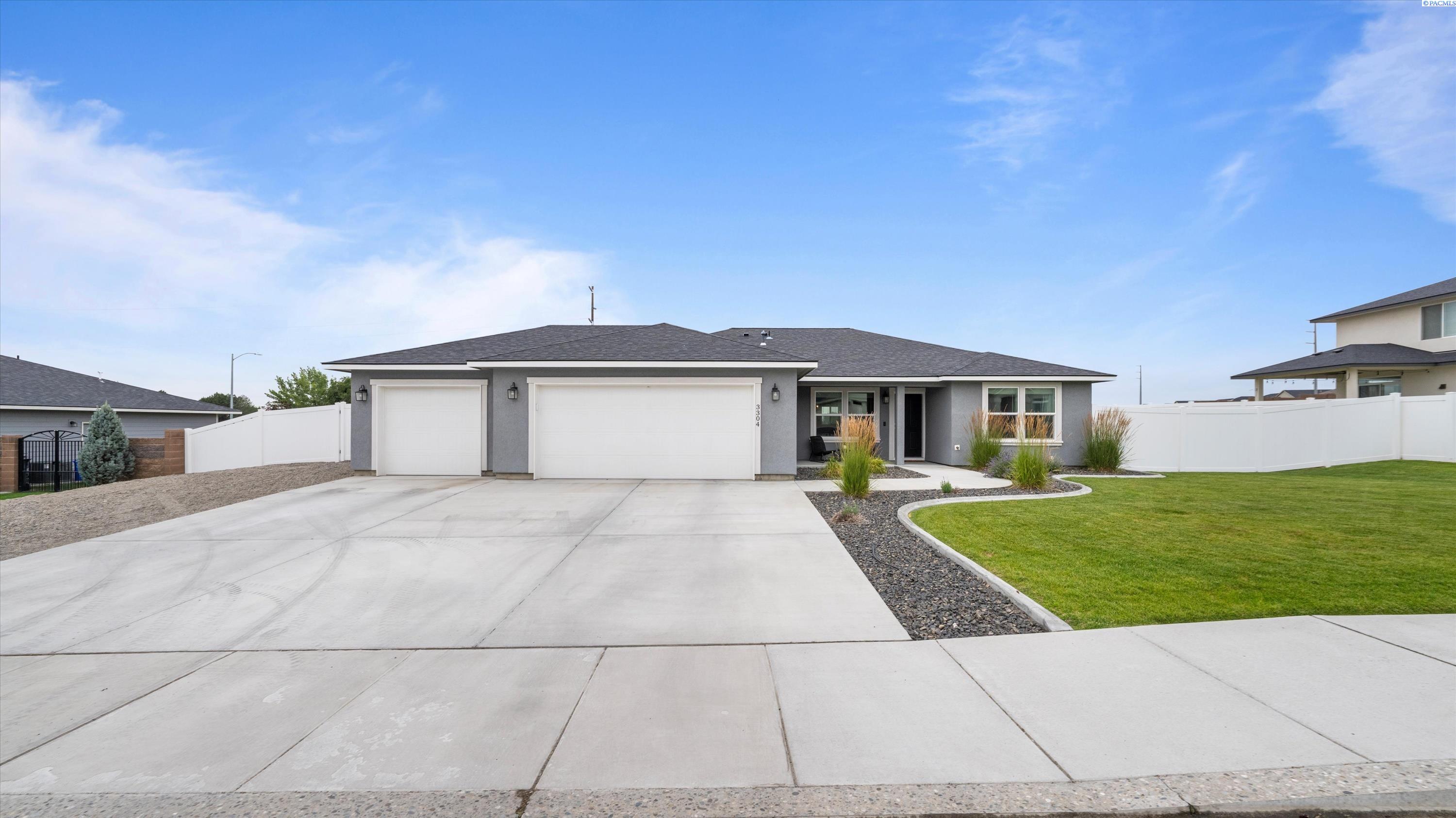 3304 Lapis Ln
