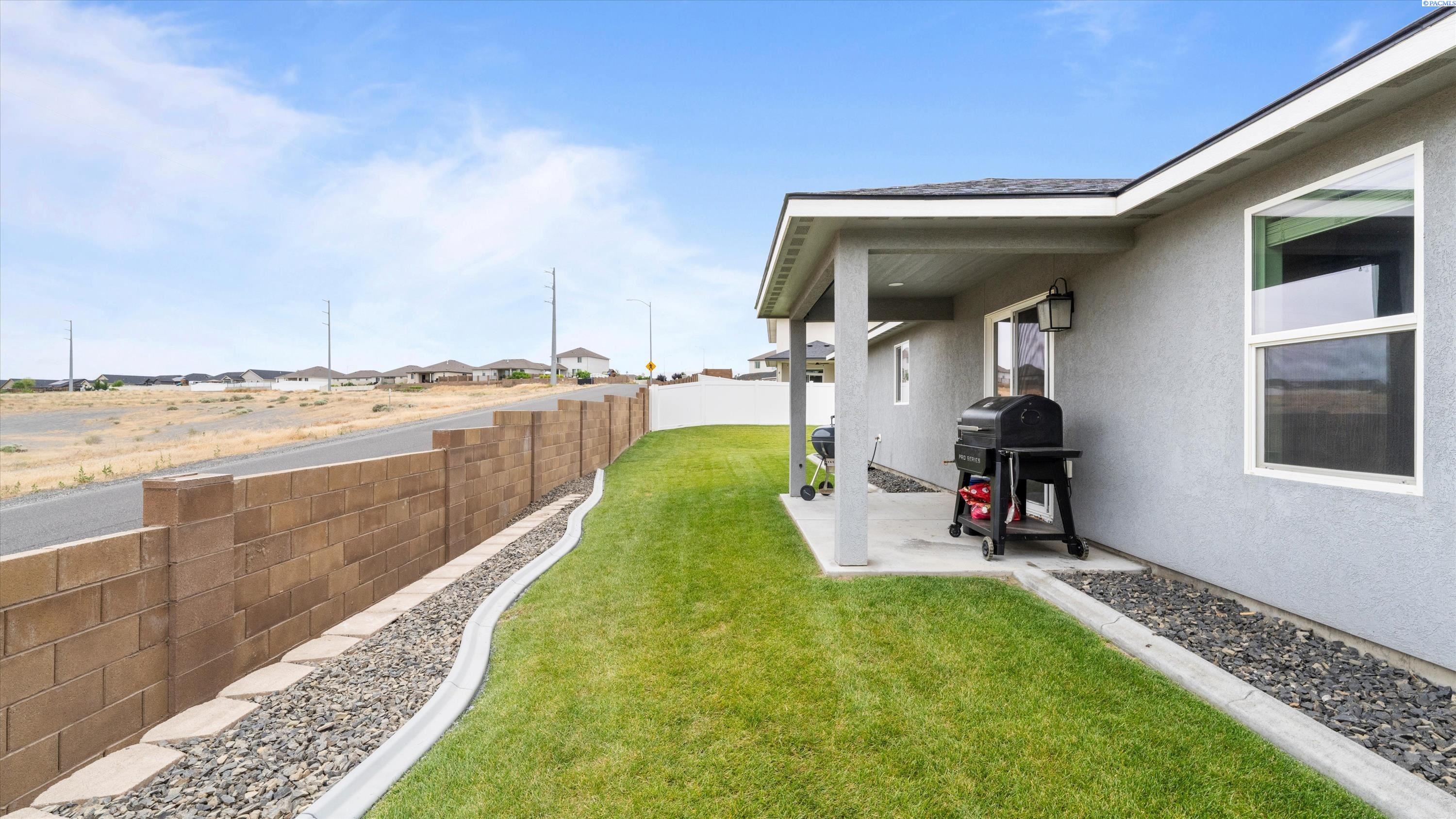 3304 Lapis Ln