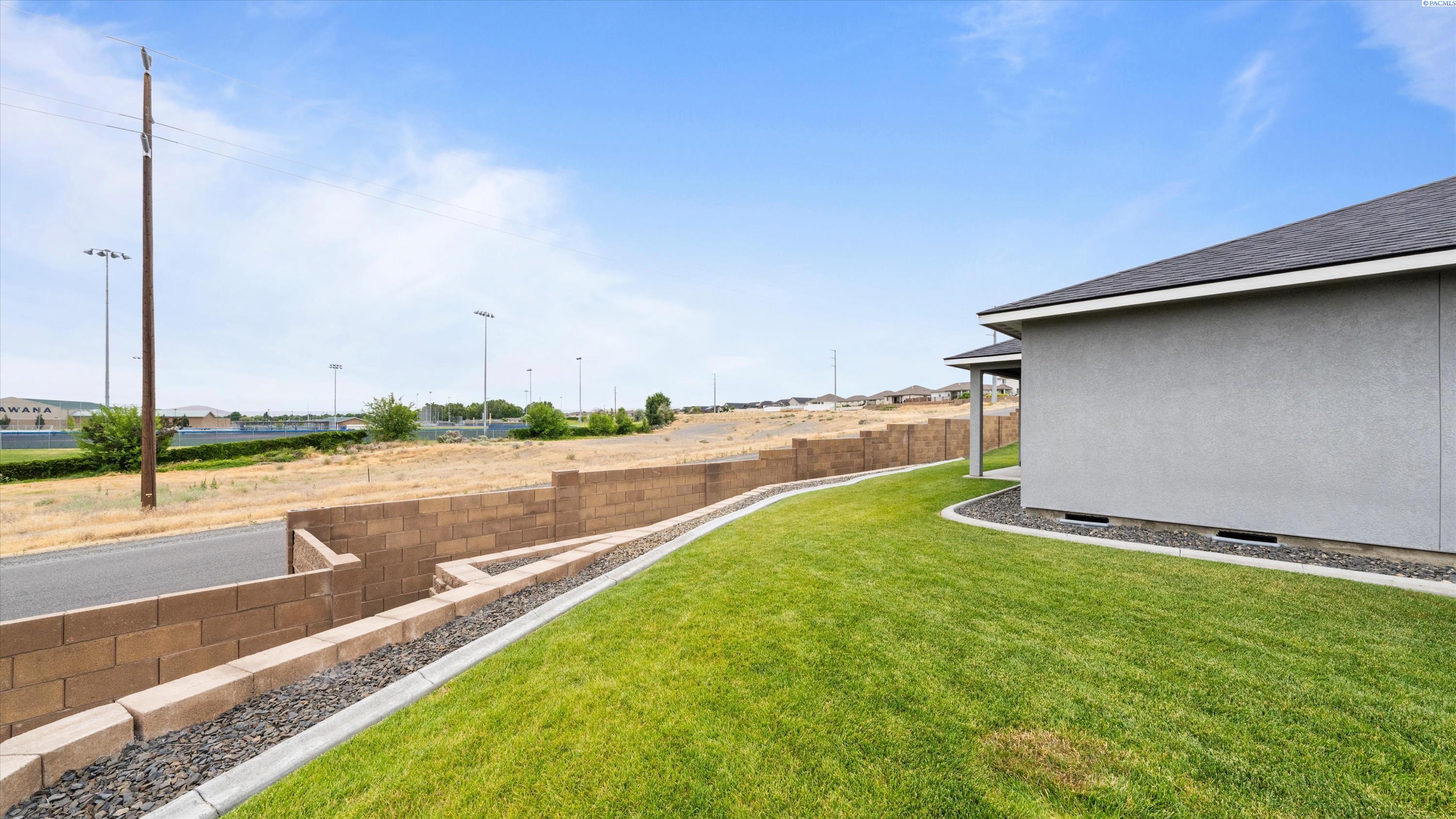 3304 Lapis Ln