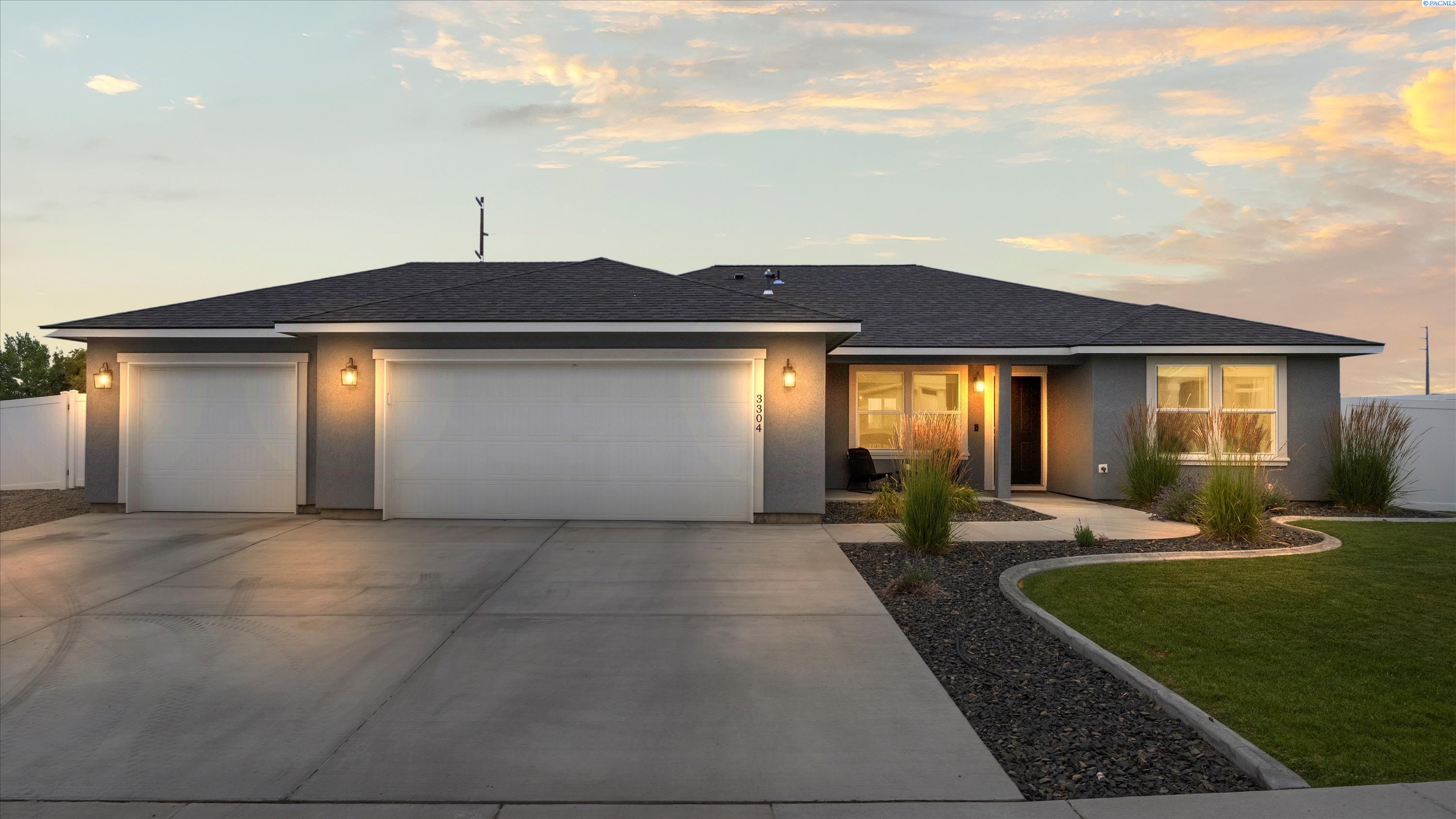 3304 Lapis Ln
