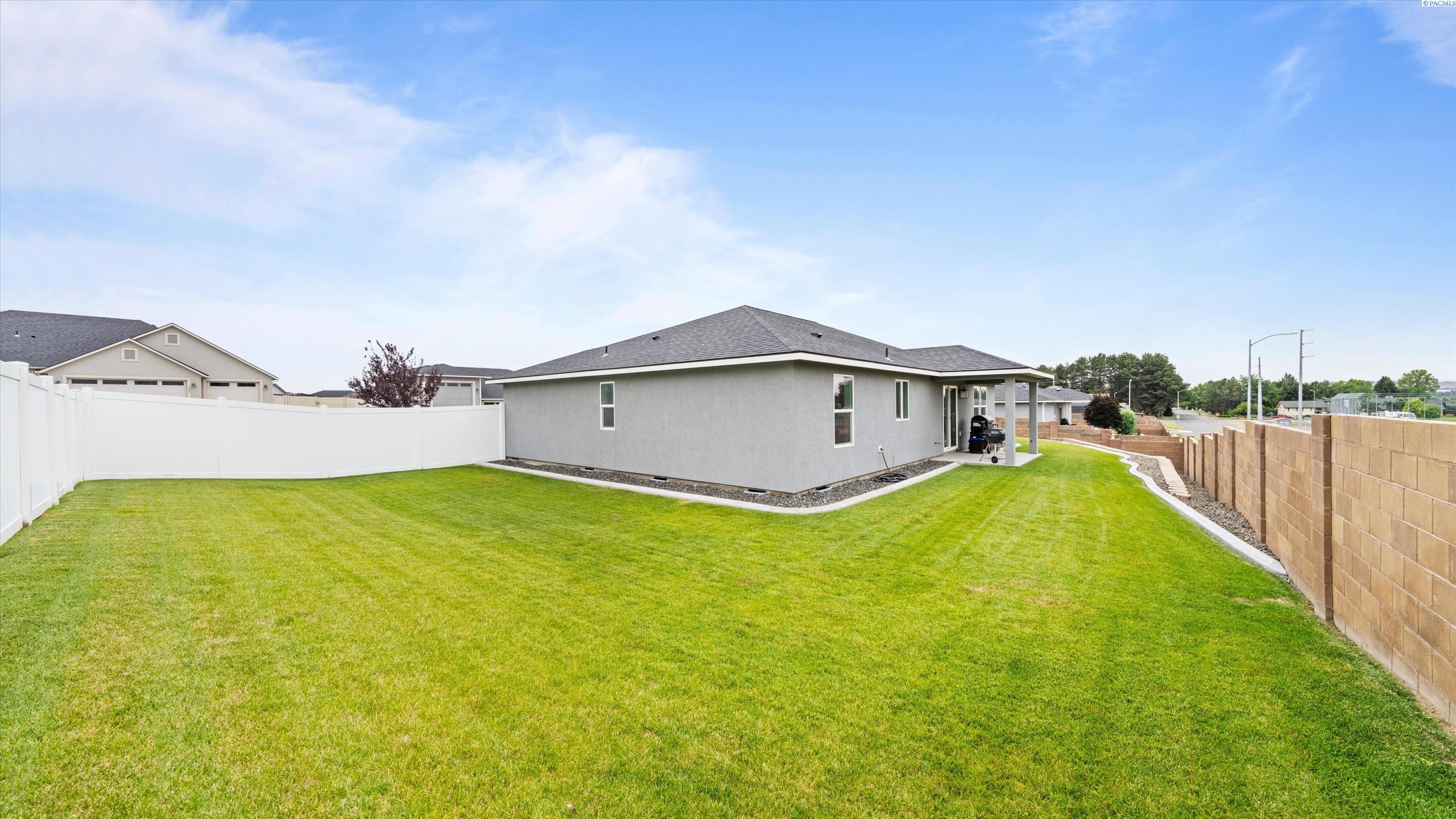 3304 Lapis Ln