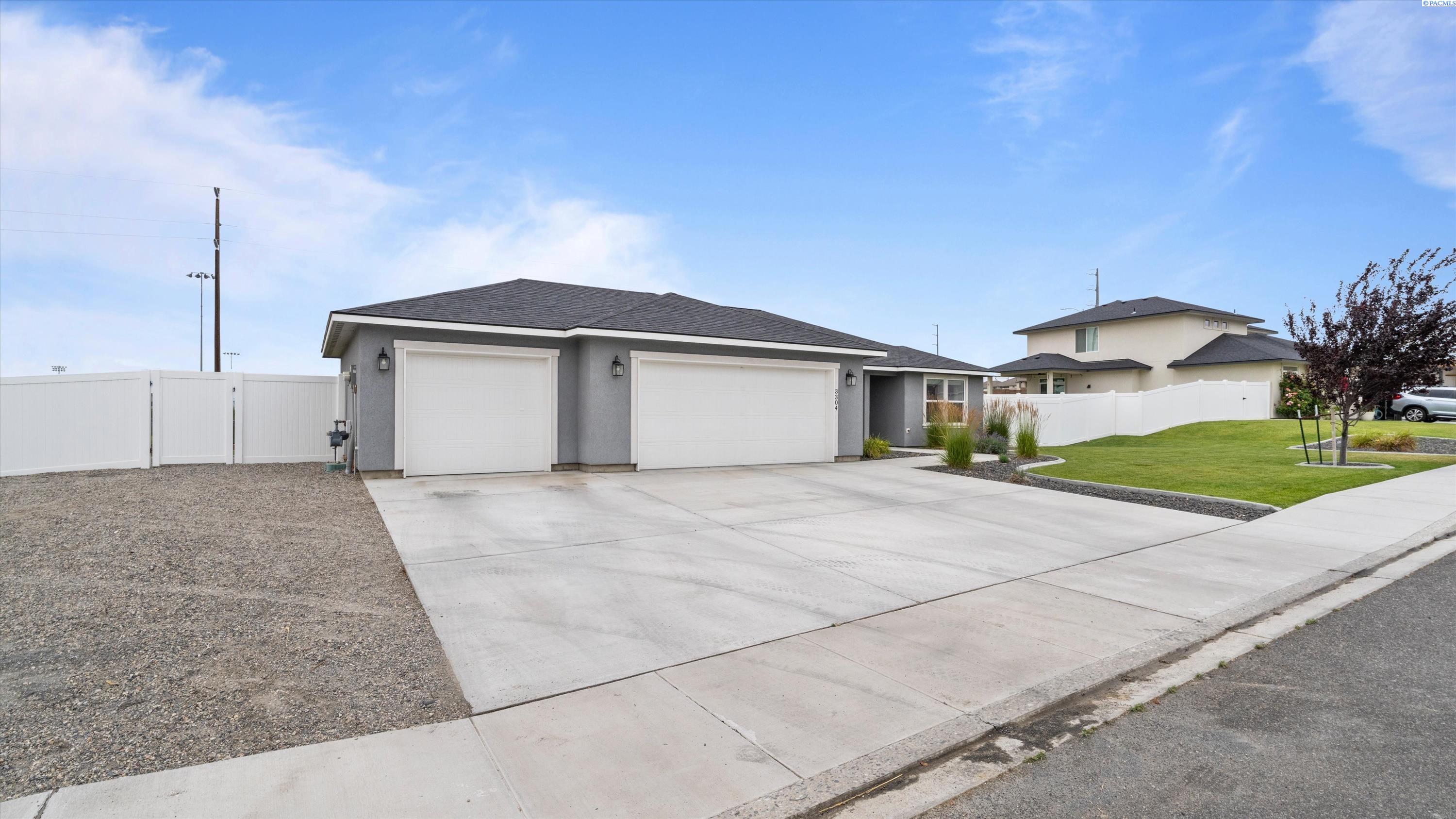 3304 Lapis Ln
