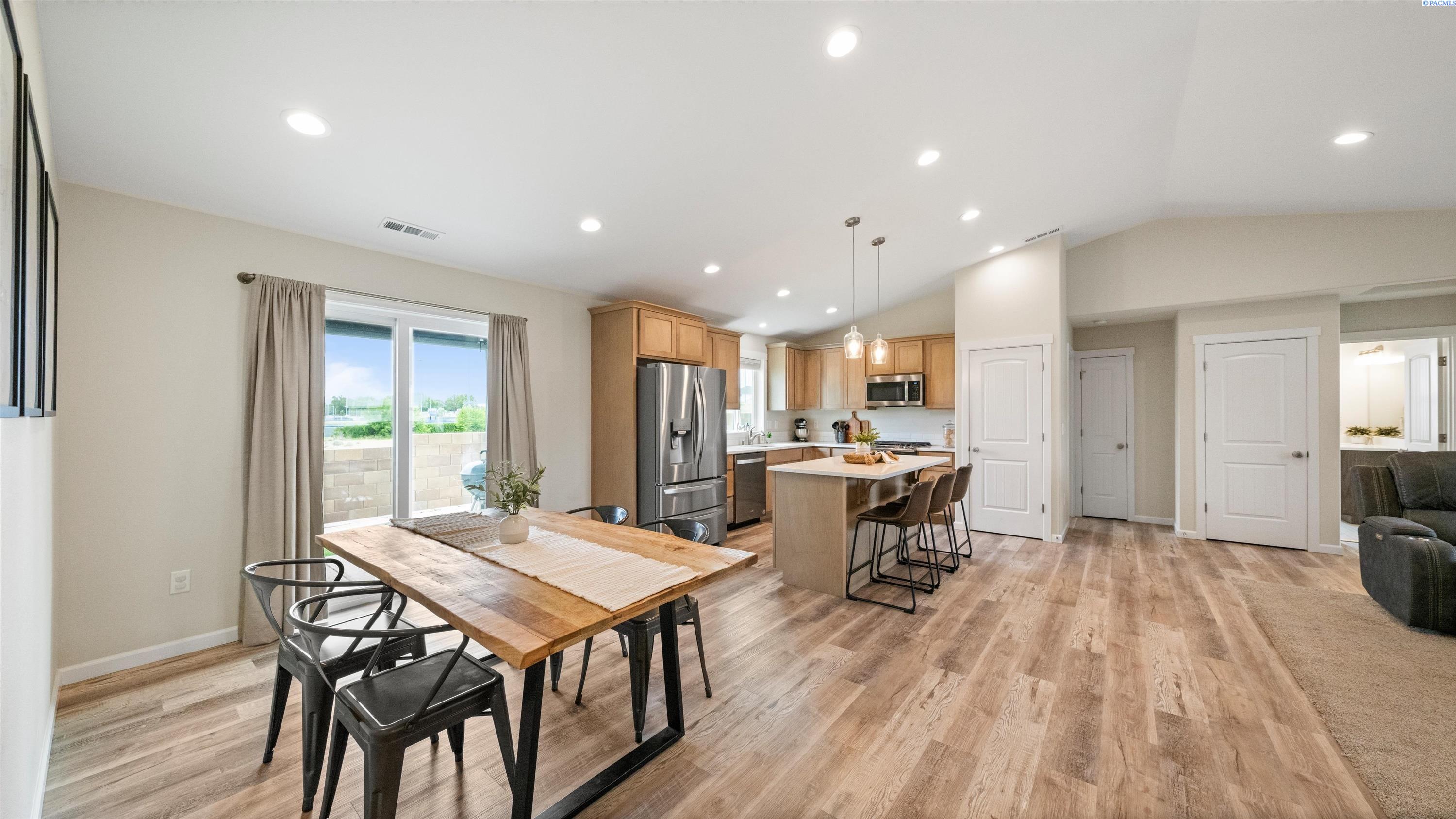 3304 Lapis Ln