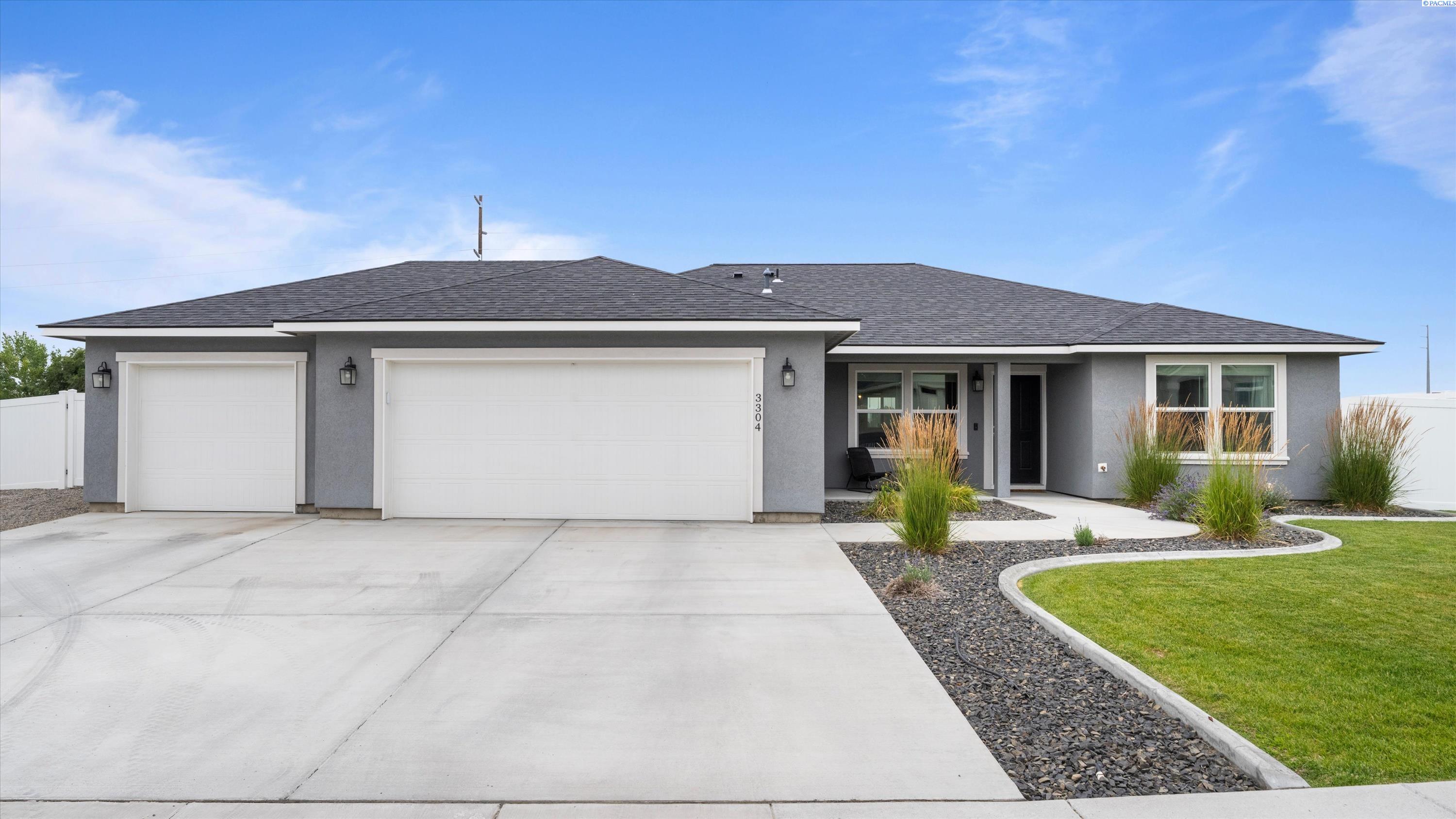 3304 Lapis Ln