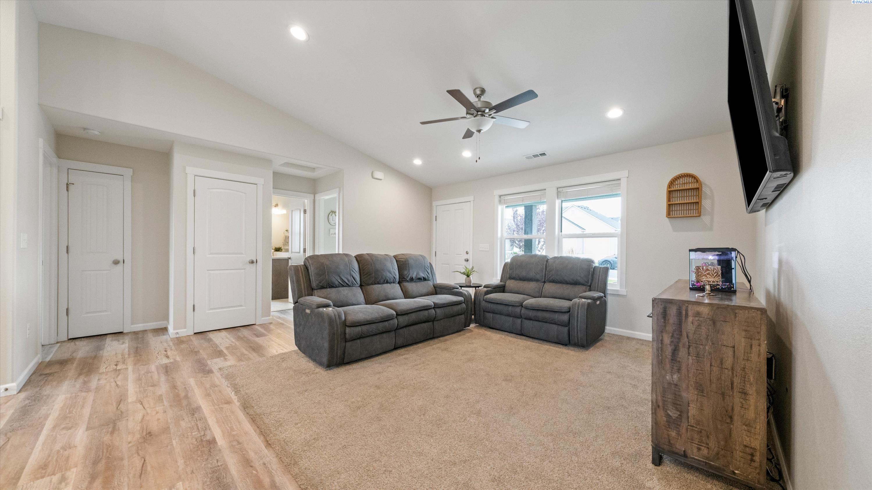 3304 Lapis Ln