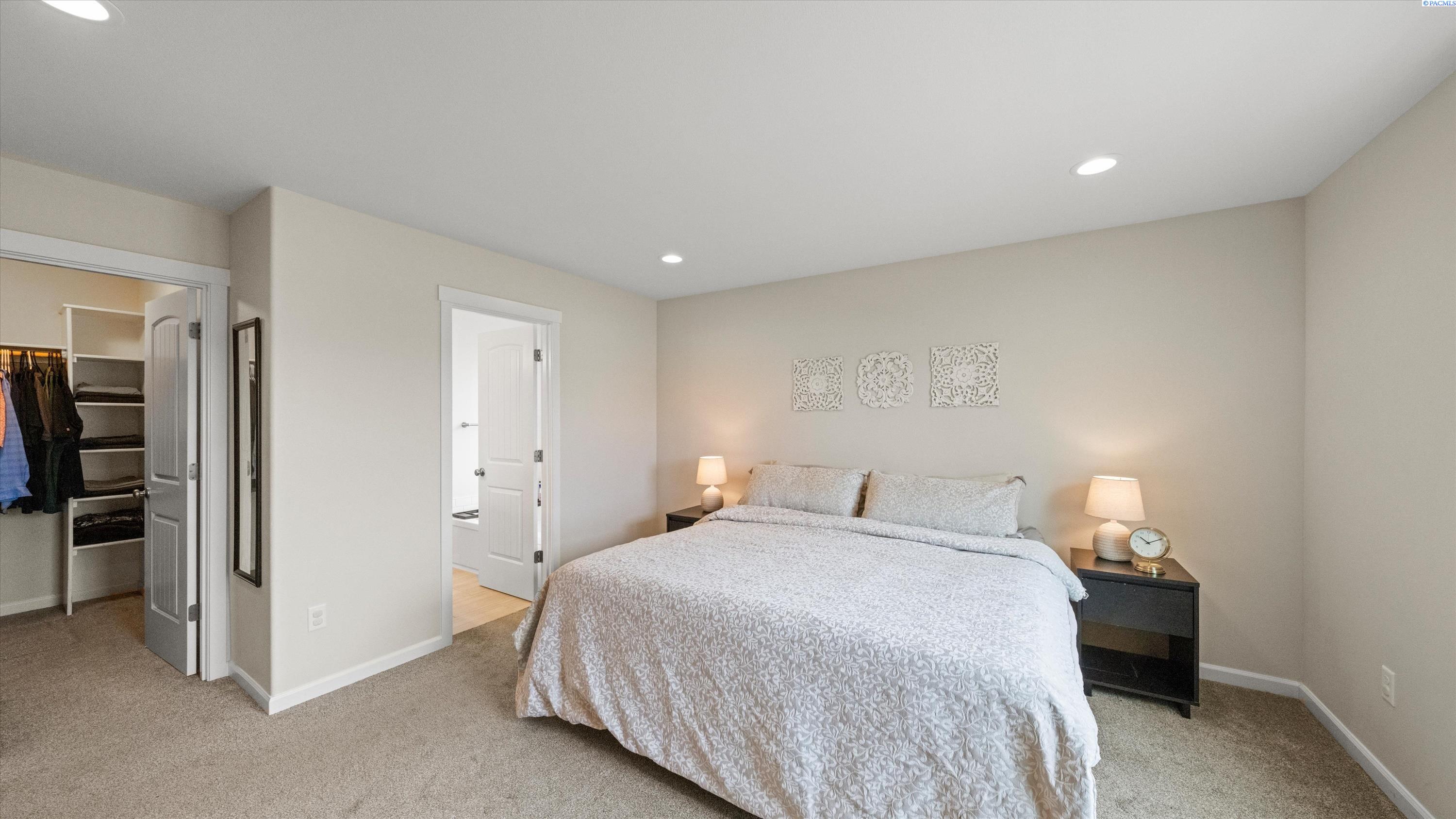 3304 Lapis Ln