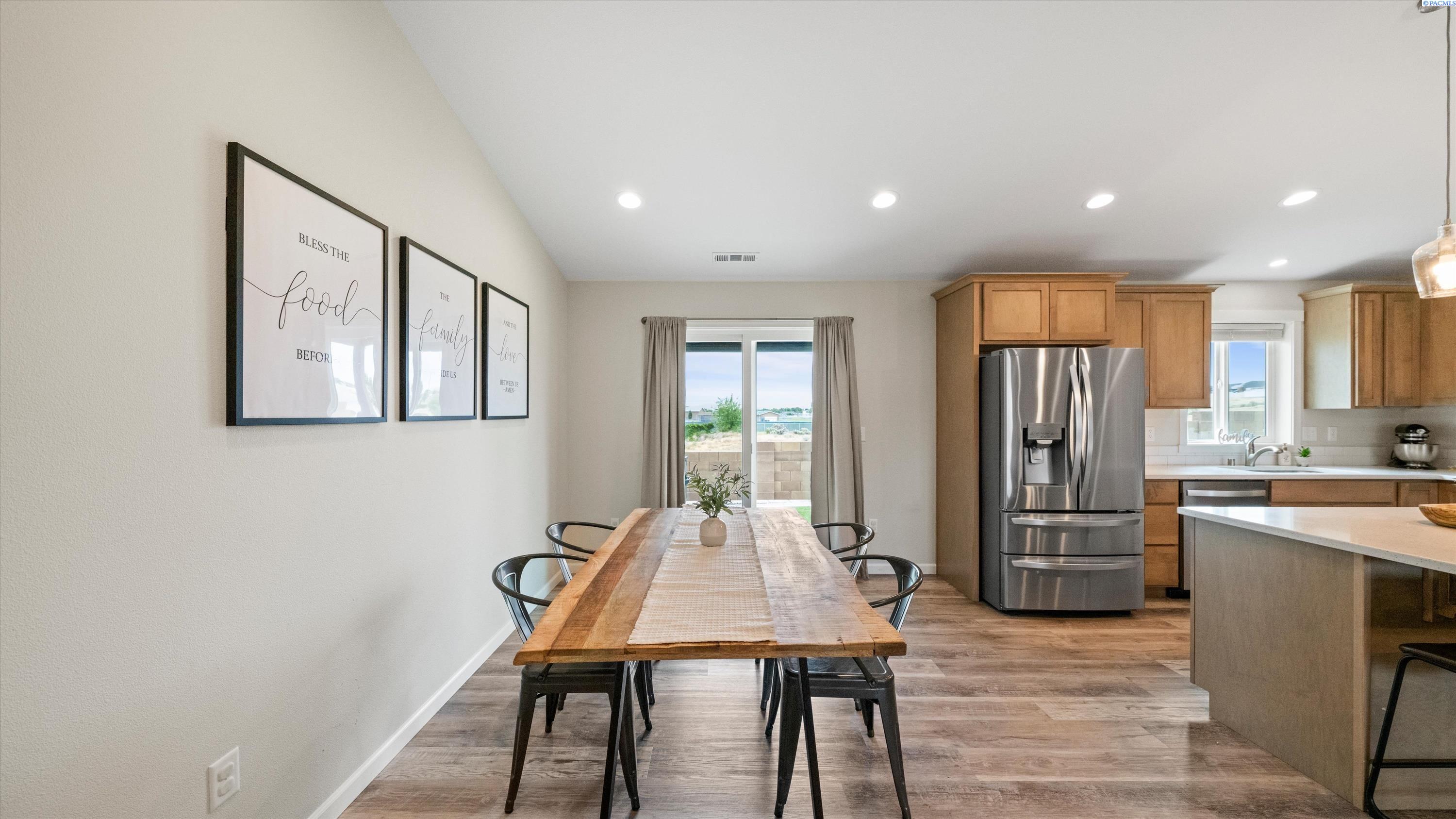 3304 Lapis Ln