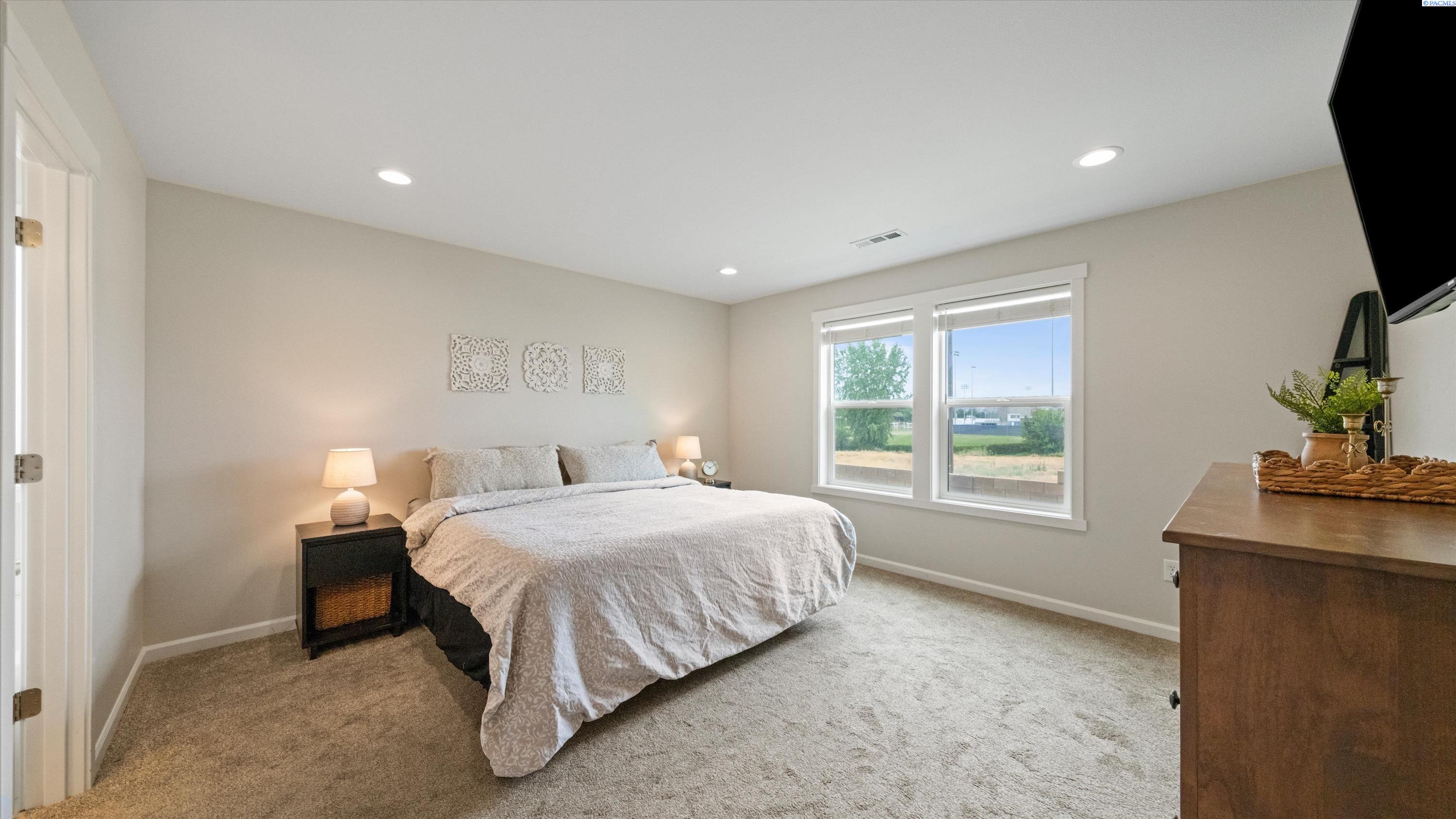 3304 Lapis Ln