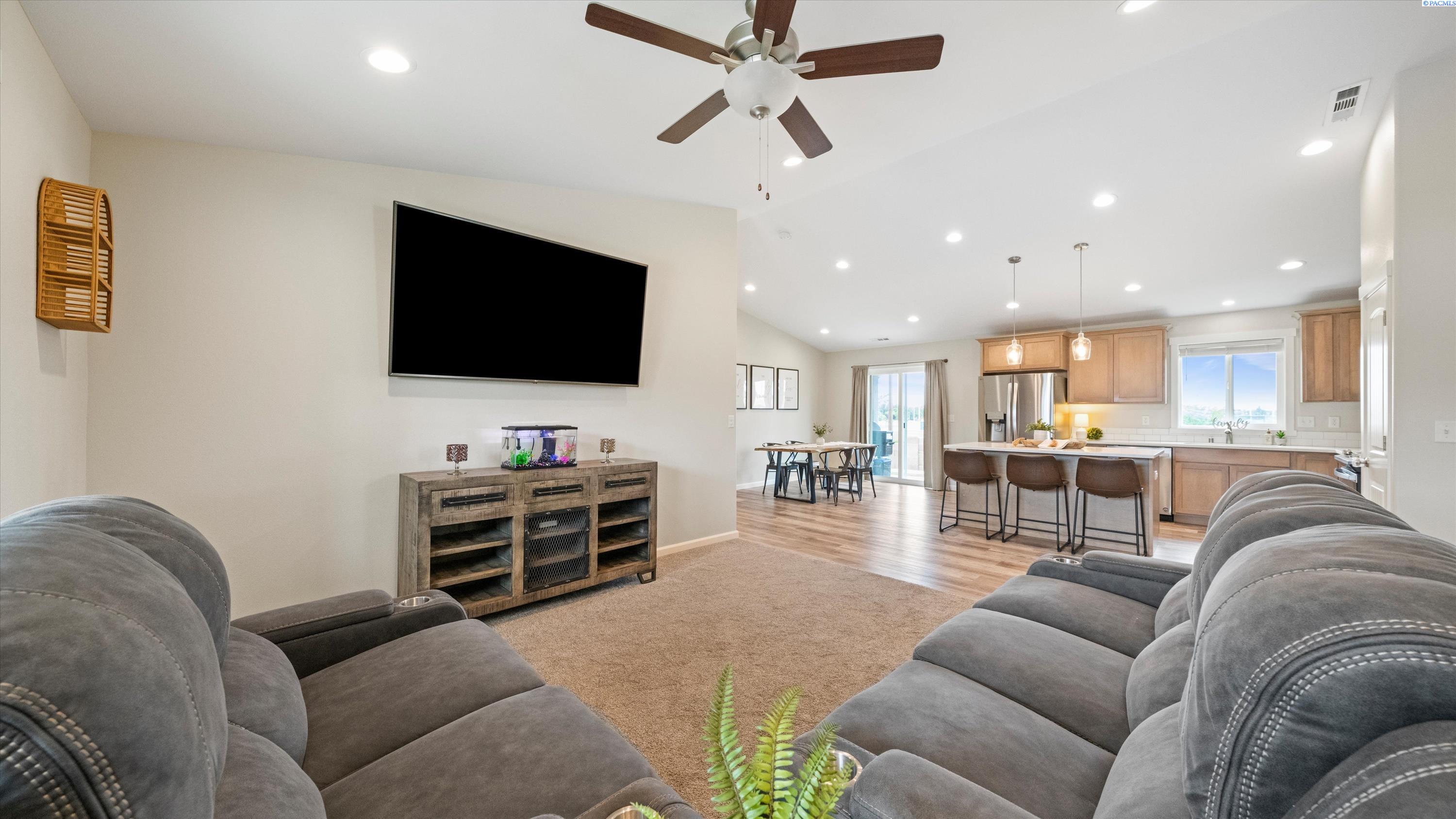 3304 Lapis Ln