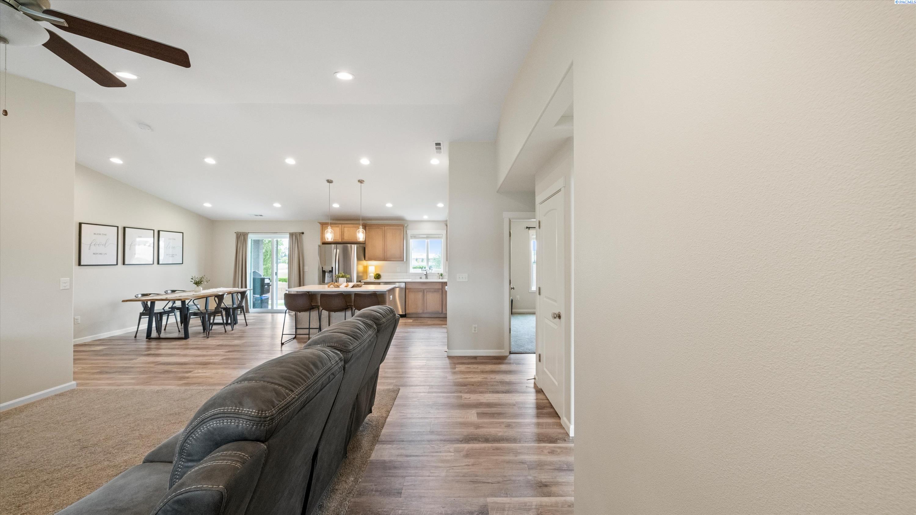 3304 Lapis Ln