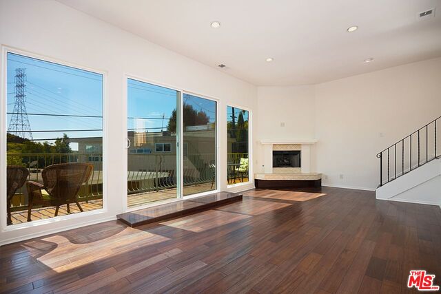 7037 Pacific View Dr