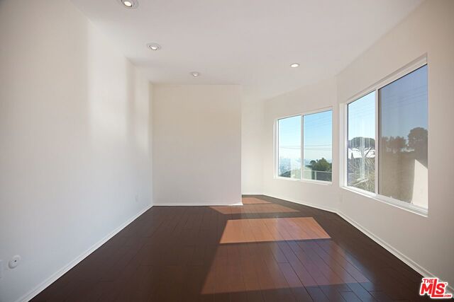 7037 Pacific View Dr