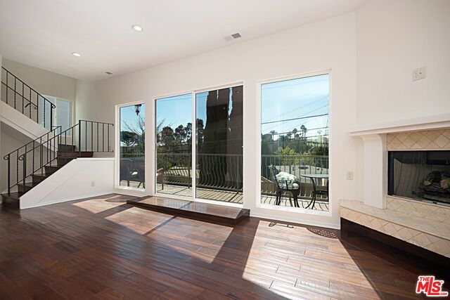 7037 Pacific View Dr