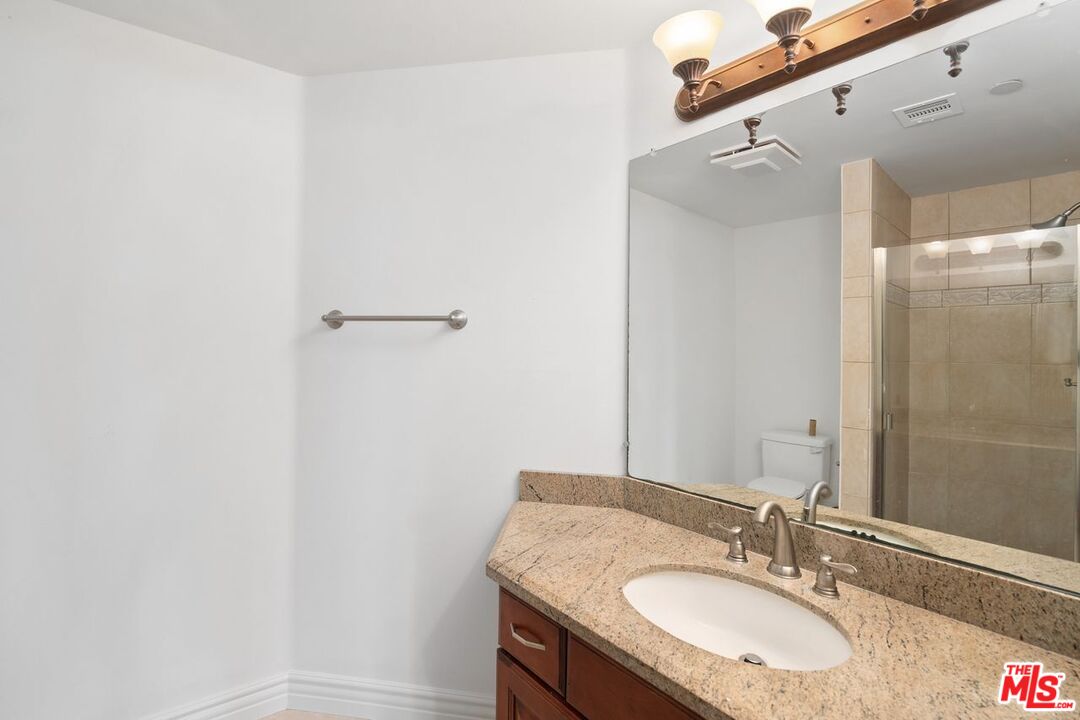 1135 Rexford Dr Unit: 206