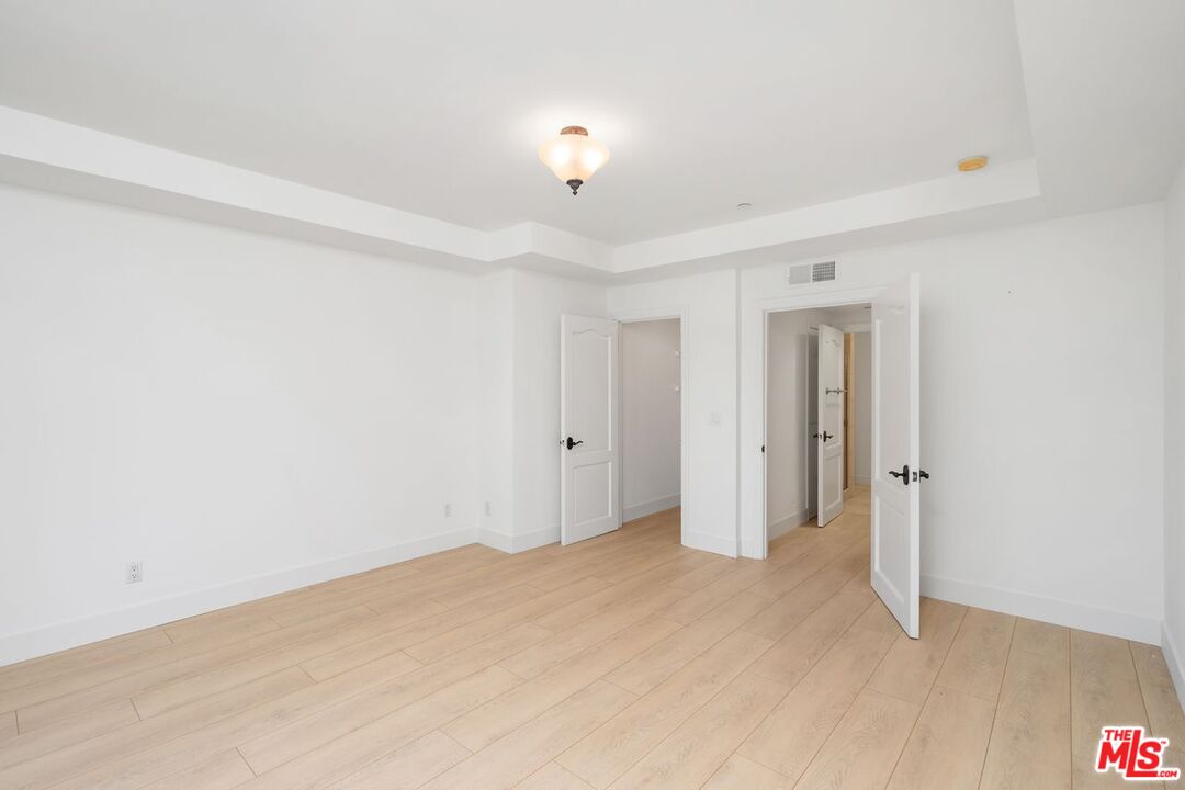 1135 Rexford Dr Unit: 206