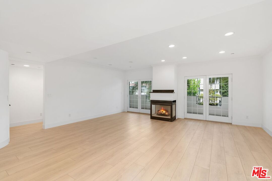 1135 Rexford Dr Unit: 206