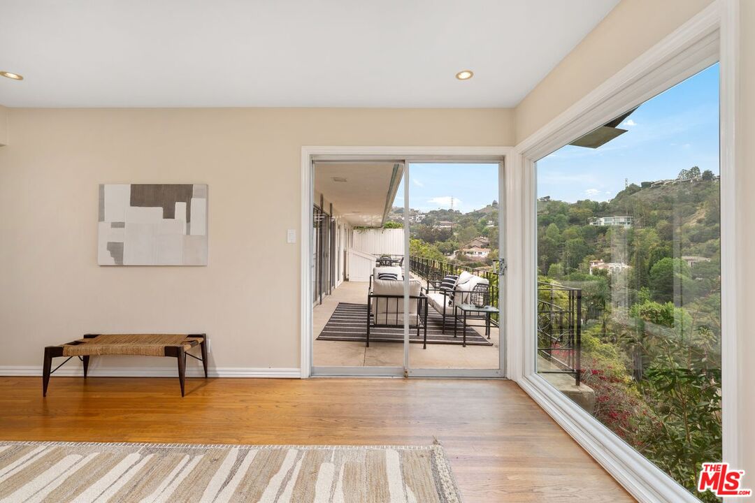 2422 Carman Crest Dr