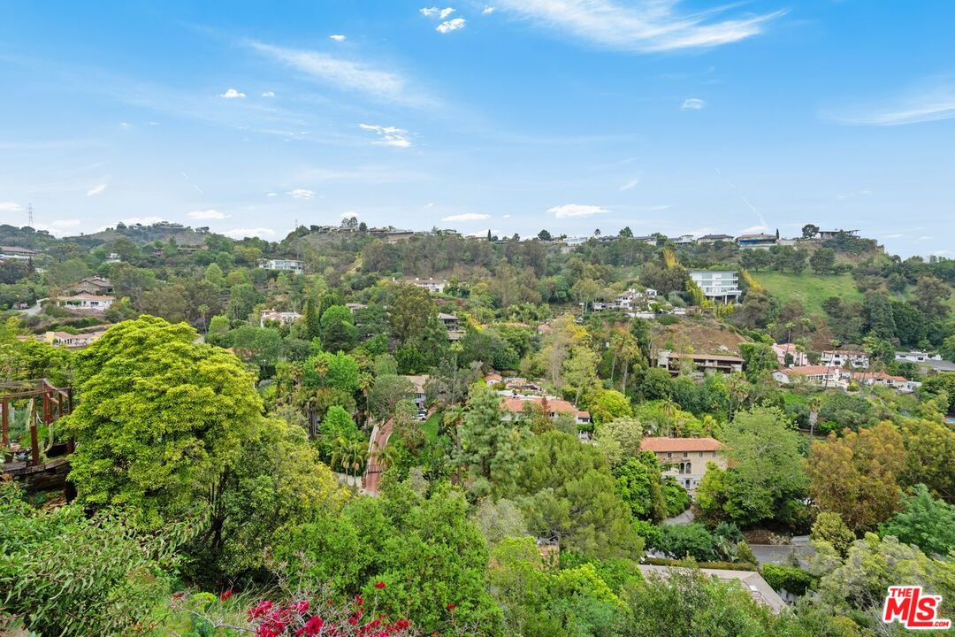 2422 Carman Crest Dr