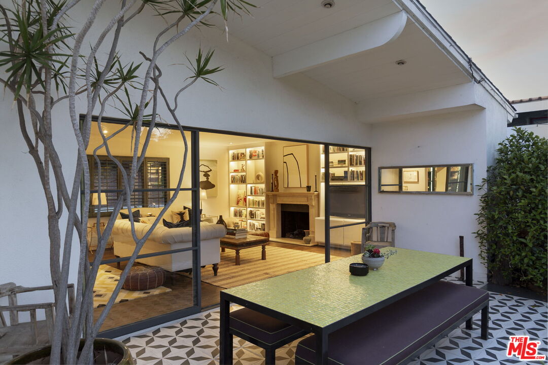 2500 Carman Crest Dr