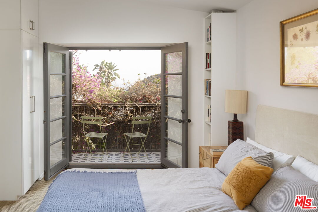 2500 Carman Crest Dr