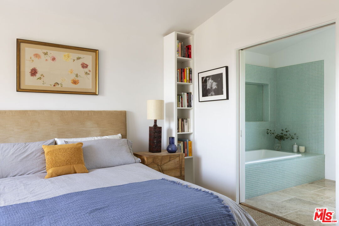 2500 Carman Crest Dr