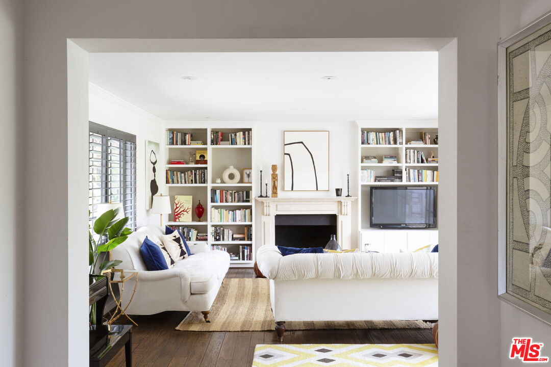 2500 Carman Crest Dr