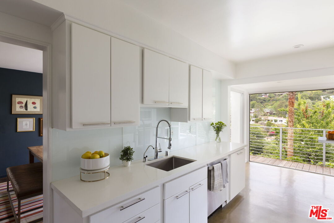 2500 Carman Crest Dr