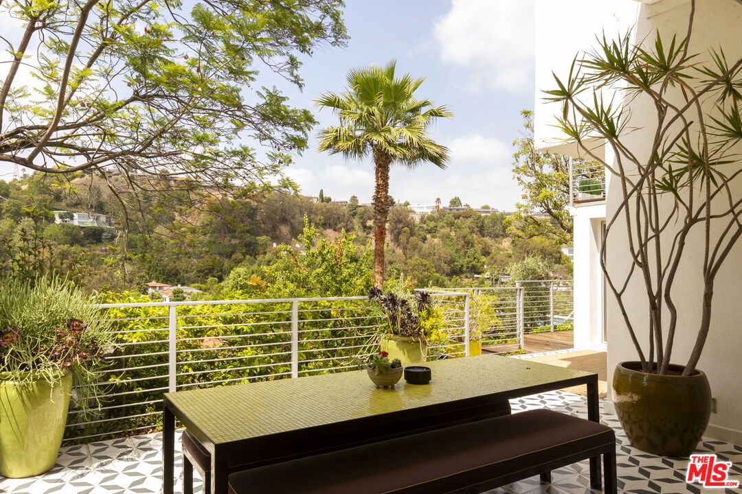 2500 Carman Crest Dr