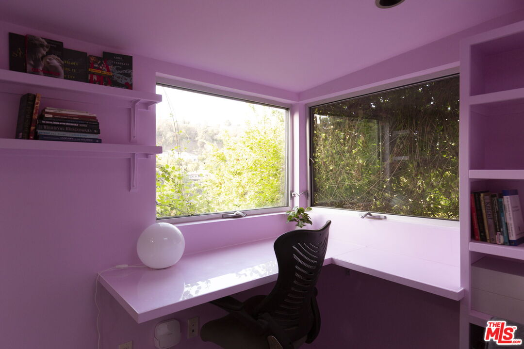 2500 Carman Crest Dr