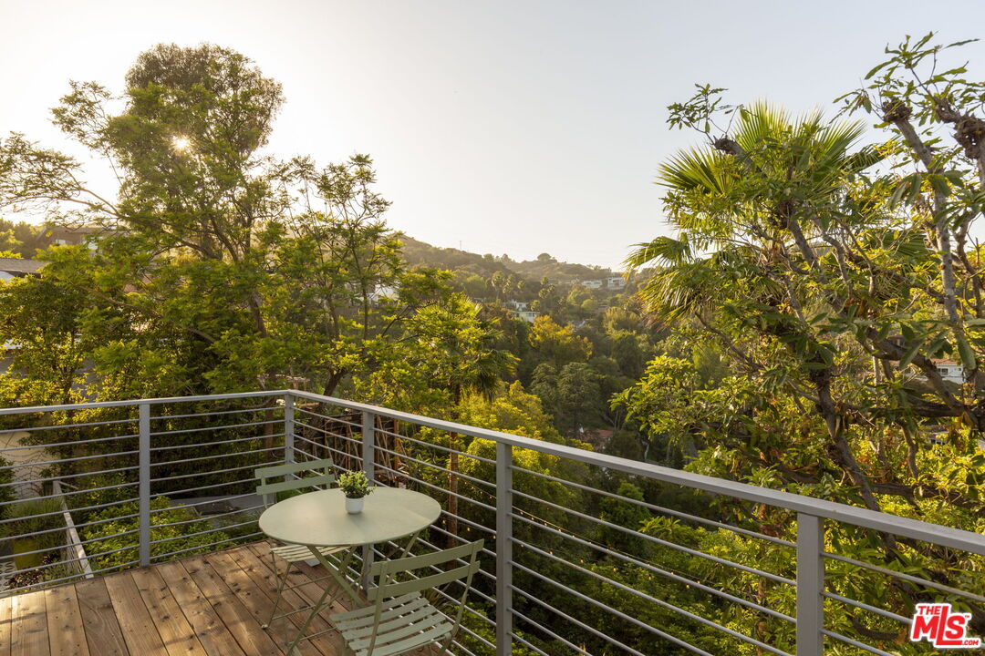 2500 Carman Crest Dr