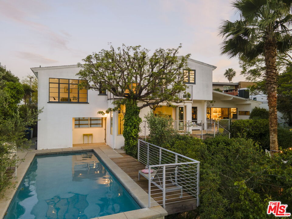 2500 Carman Crest Dr