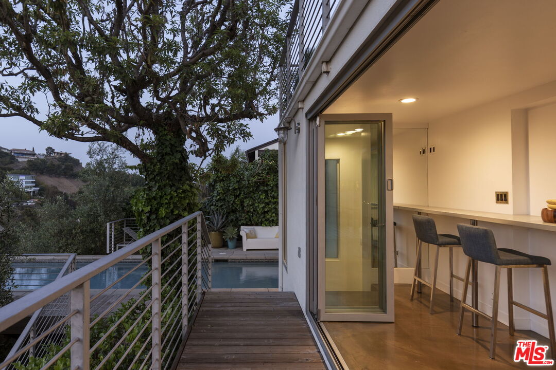 2500 Carman Crest Dr